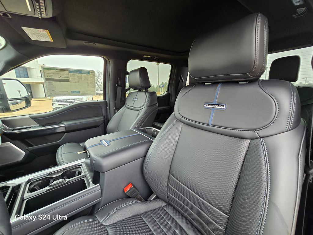 2026 Ford F-250 Super Duty Platinum - Photo 17