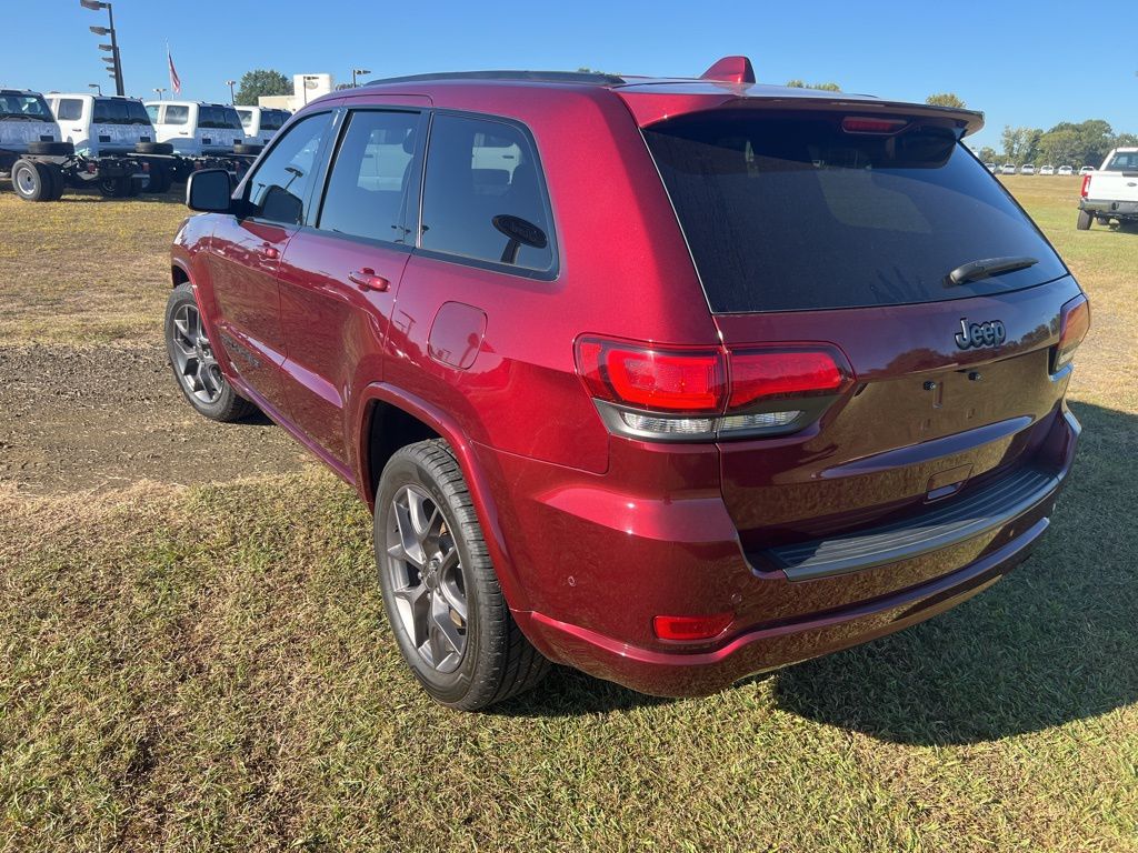 2021 Jeep Grand Cherokee Anniversary Edition photo 2