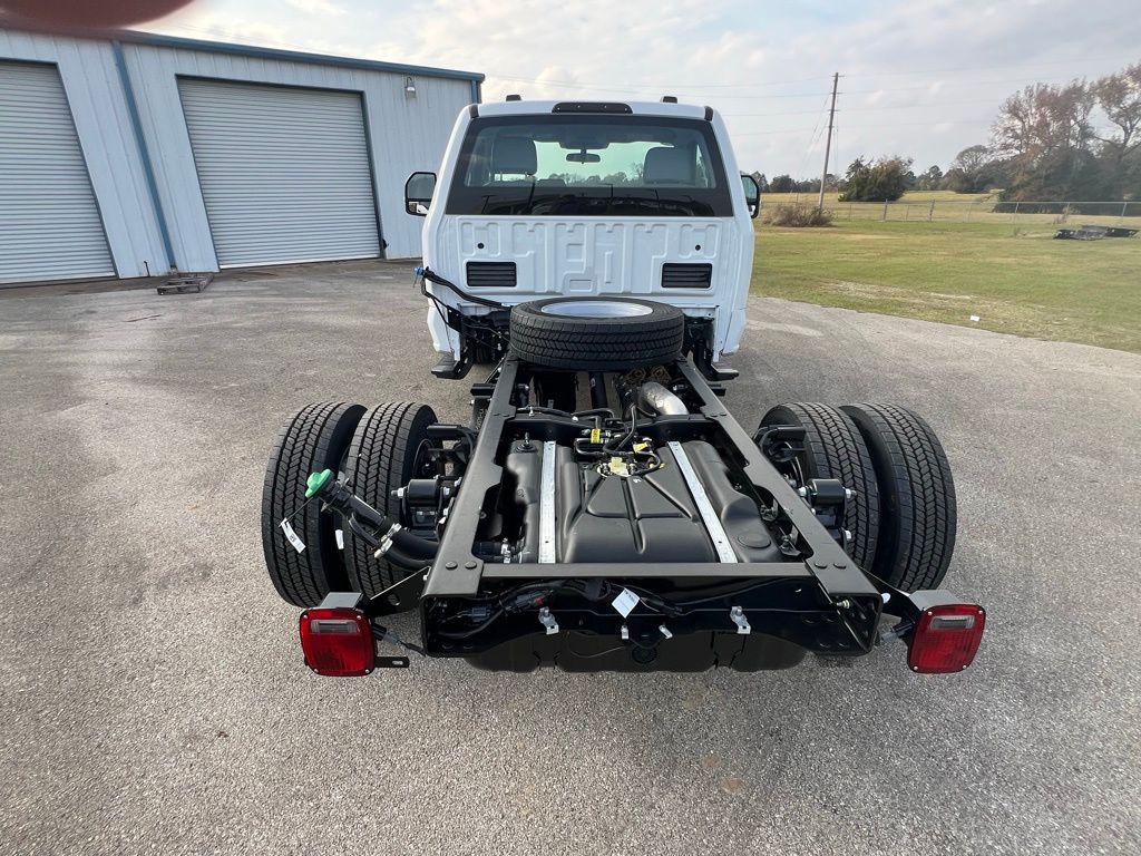 2026 Ford F-550 photo 3