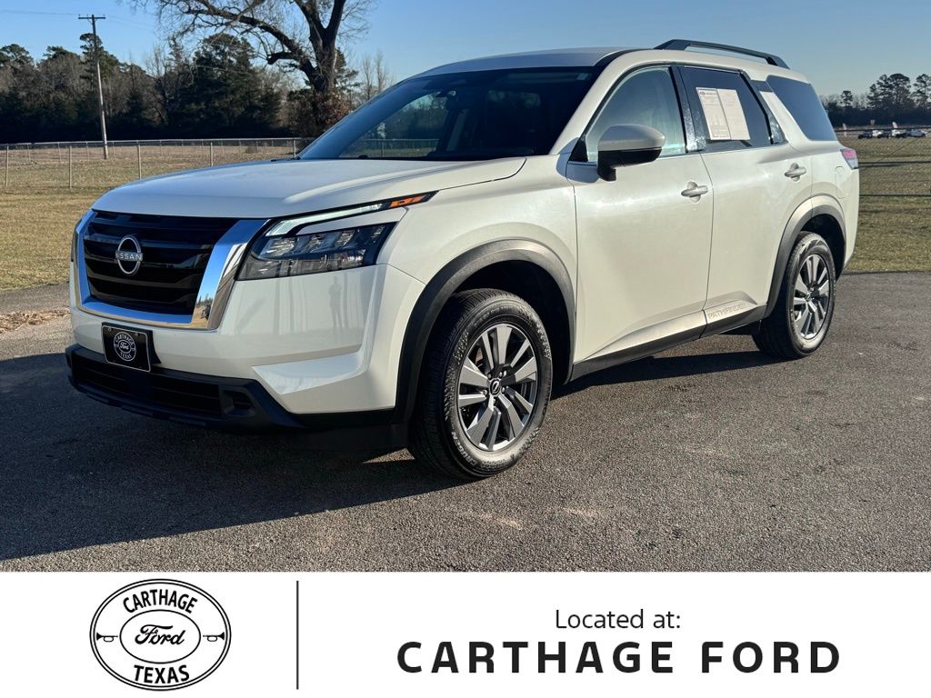 2024 Nissan Pathfinder SV's photo