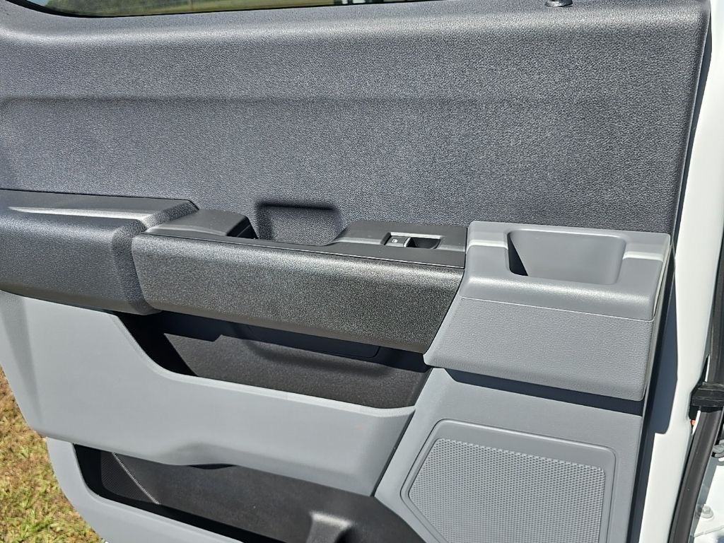 2026 Ford F-350 Super Duty Chassis Cab XL - Photo 17