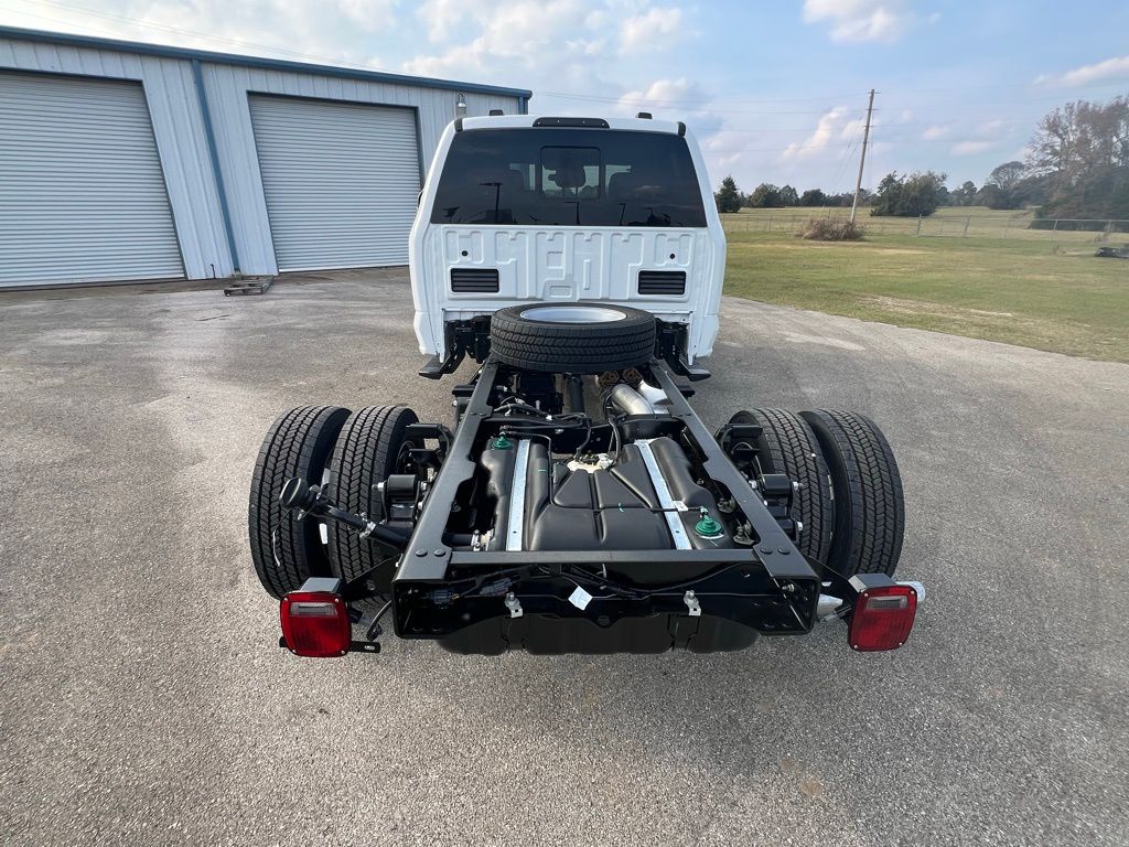 2026 Ford F-450 photo 3