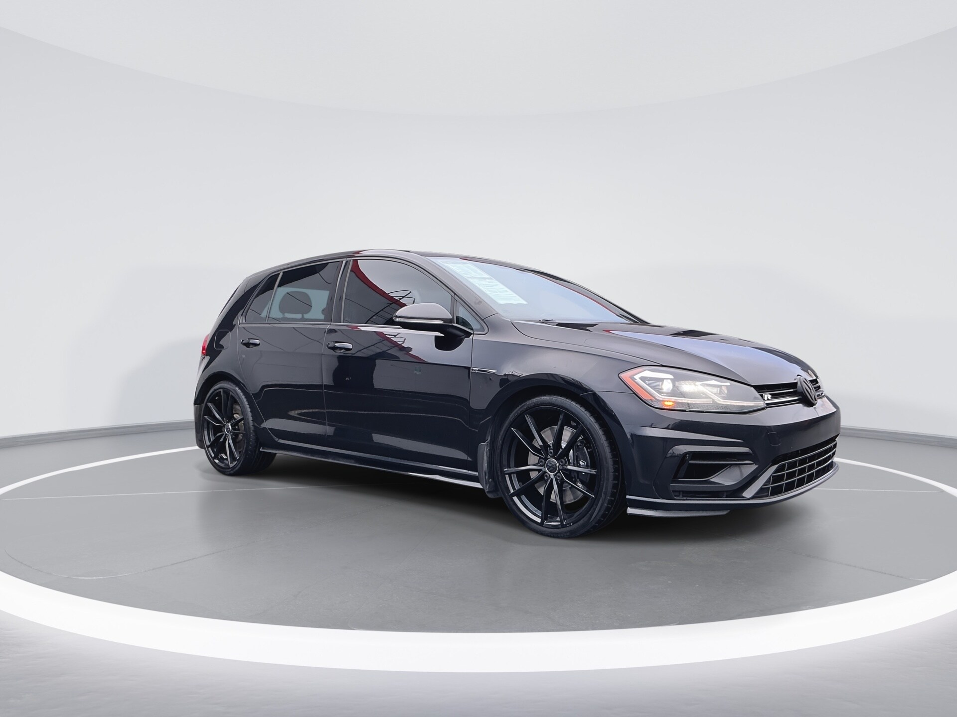 2019 Volkswagen Golf R 4Motion photo 2