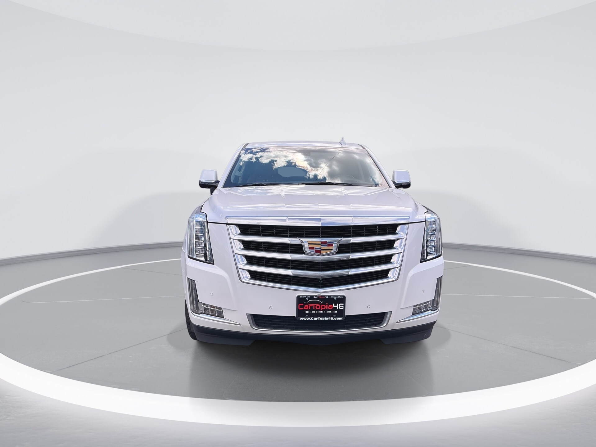2018 Cadillac Escalade Luxury photo 2