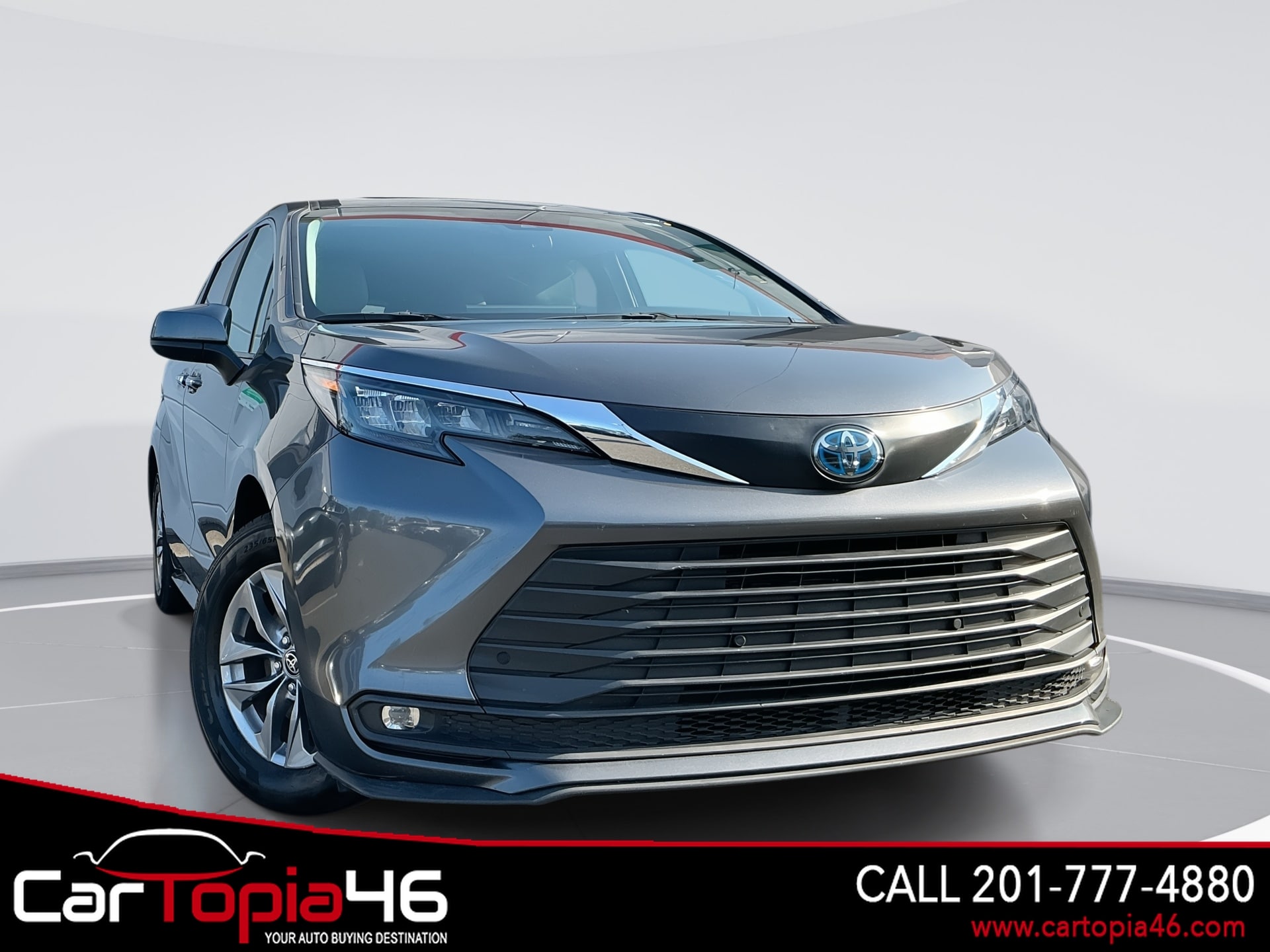2025 Toyota Sienna XLE