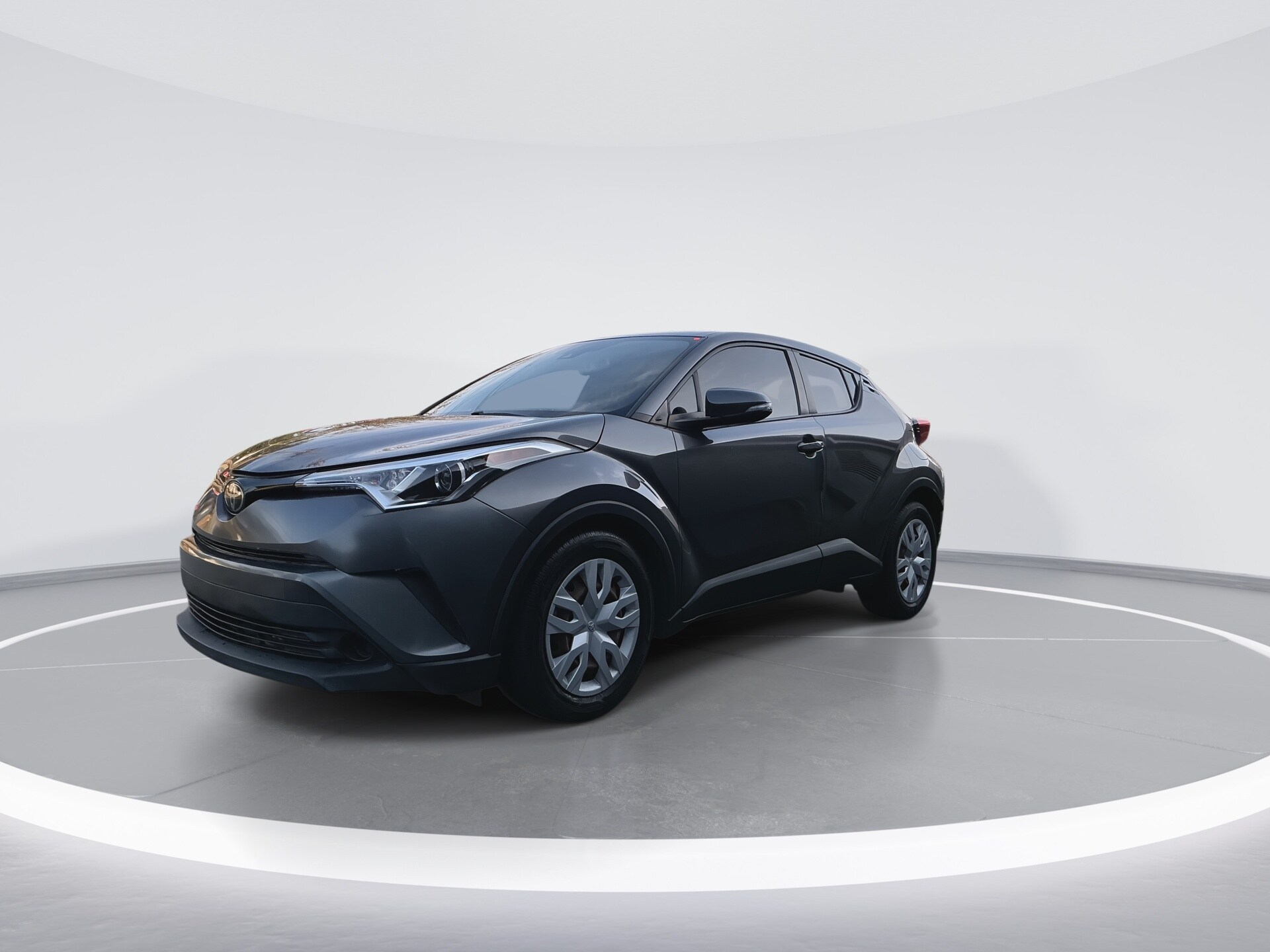 2019 Toyota C-HR LE photo 4