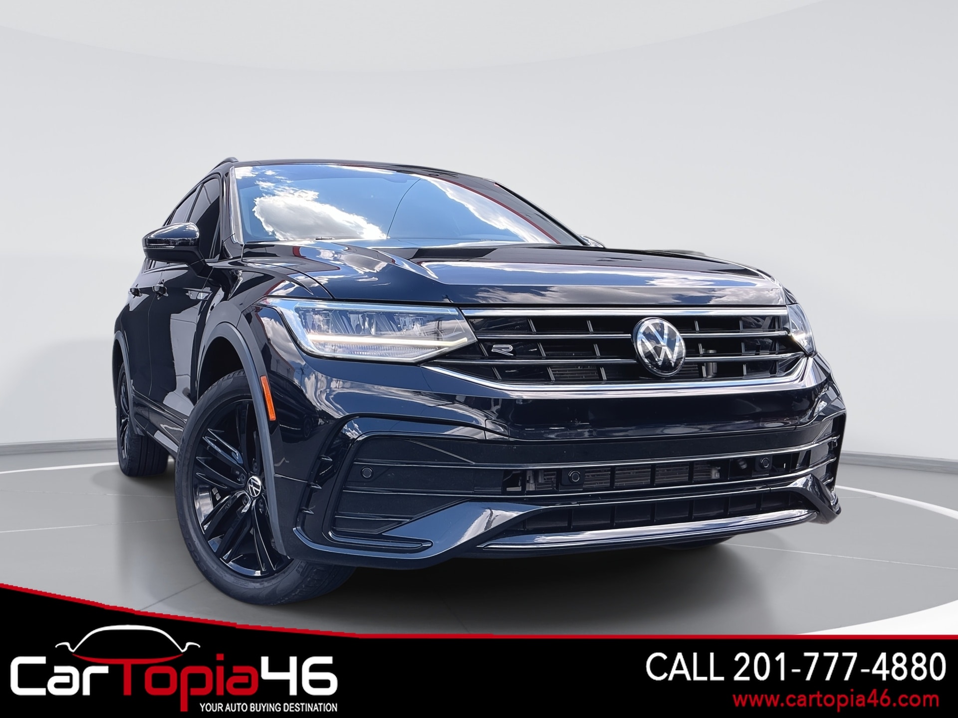 2022 Volkswagen Tiguan SE R-LINE BLACK's photo