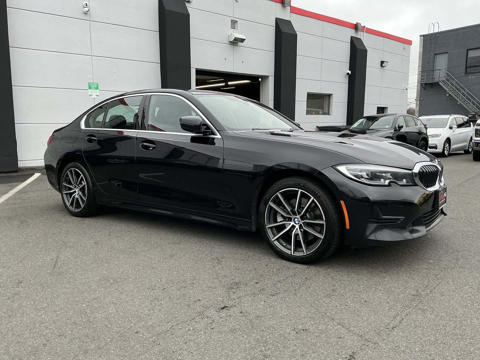 View vehicle photo 2