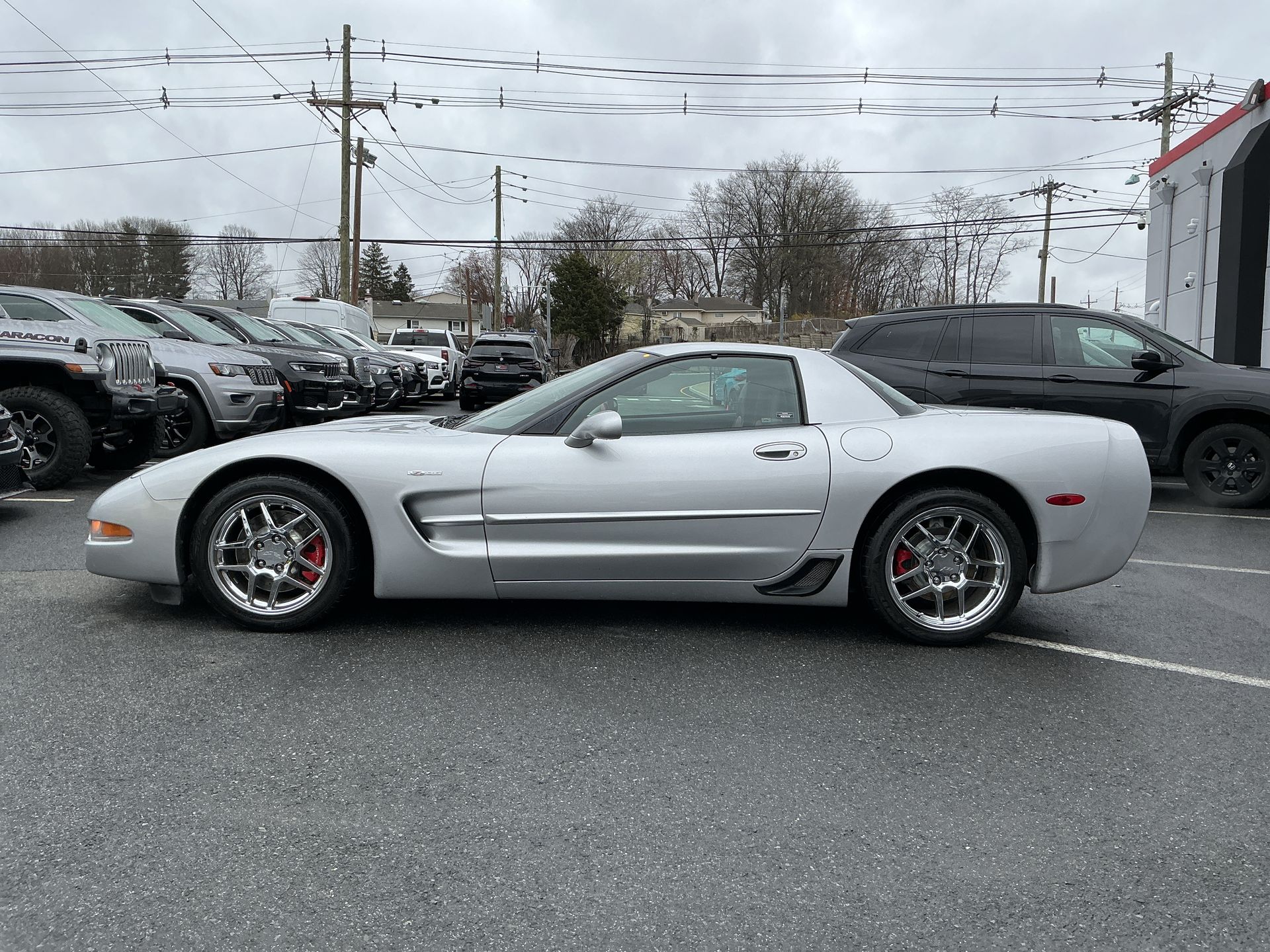 View vehicle photo 5