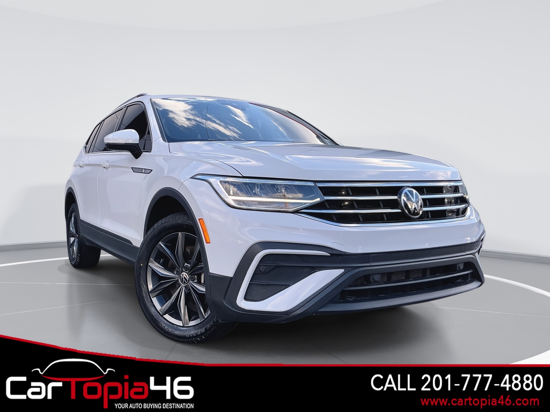 2022 Volkswagen Tiguan SE's photo