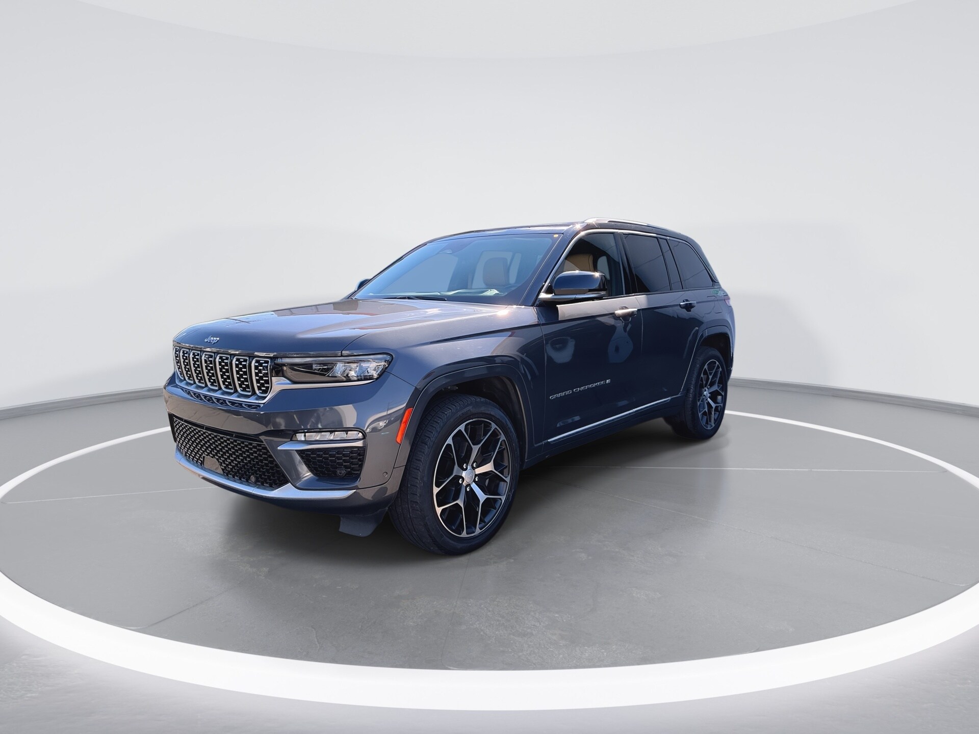 2022 Jeep Grand Cherokee Summit photo 3