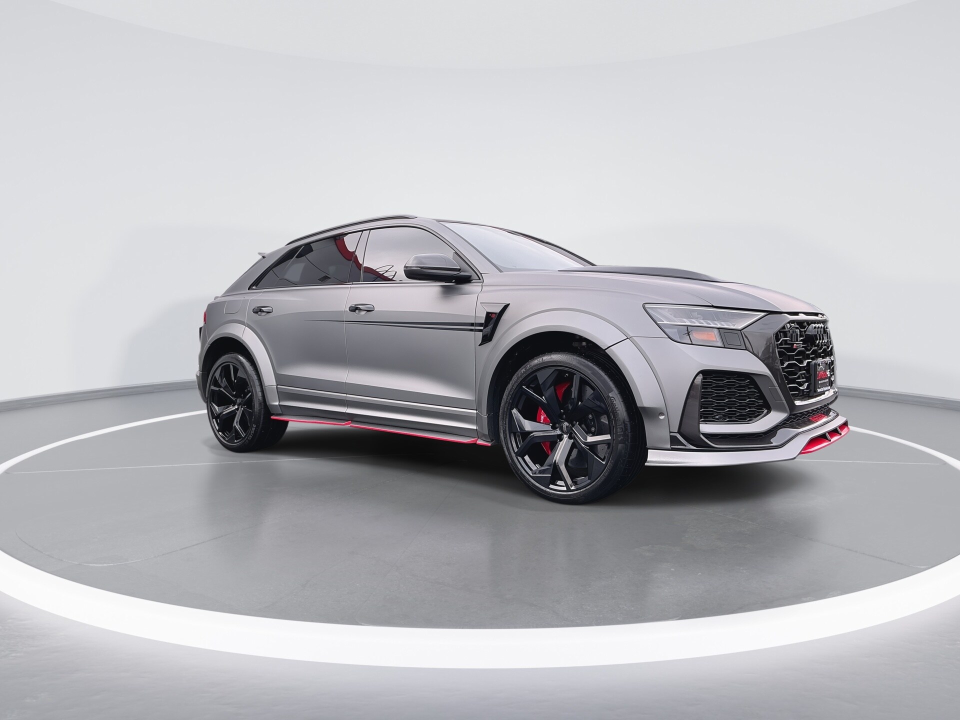 2023 Audi RS Q8 photo 2
