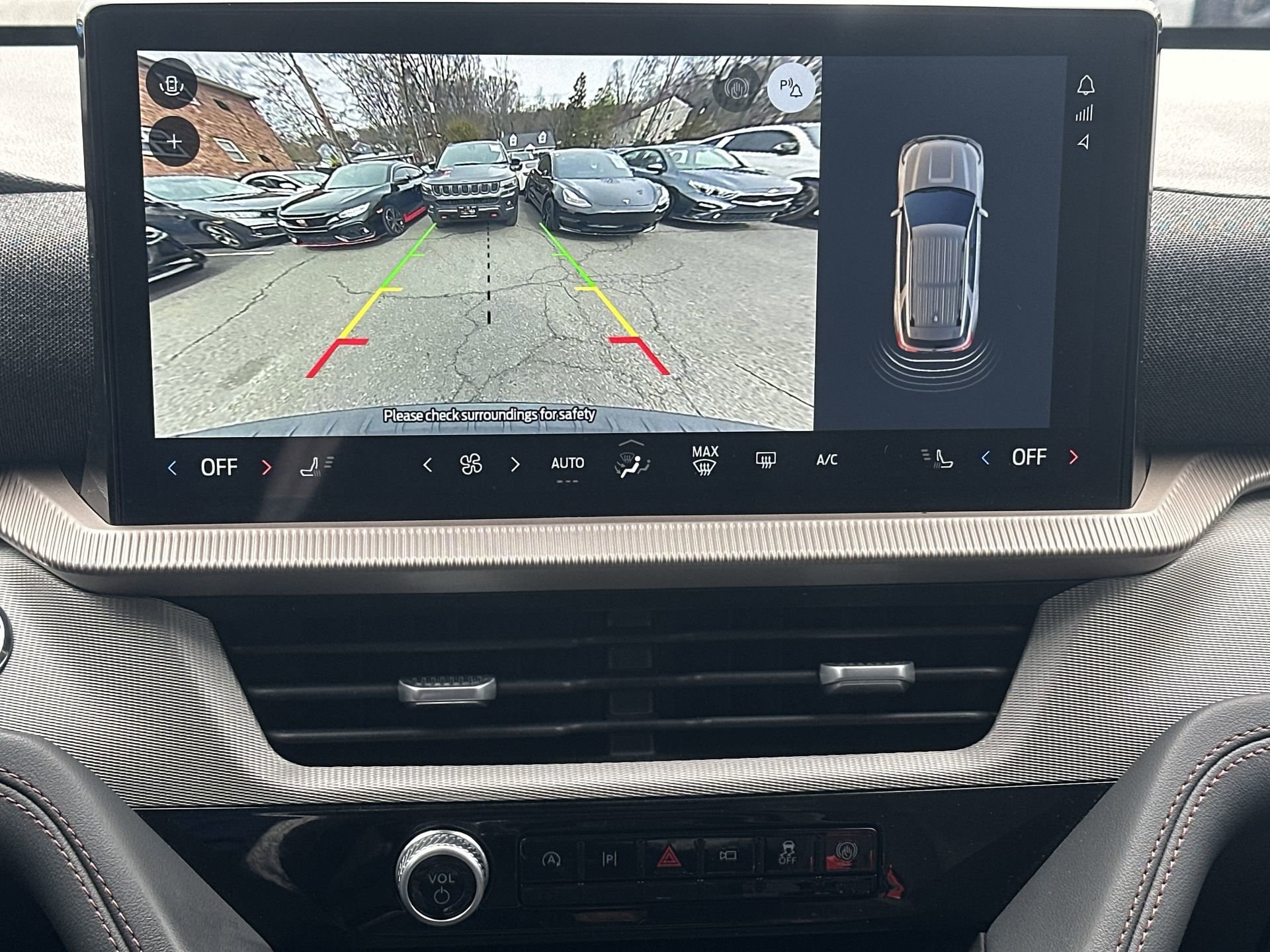 2025 Ford Explorer Active - Photo 18