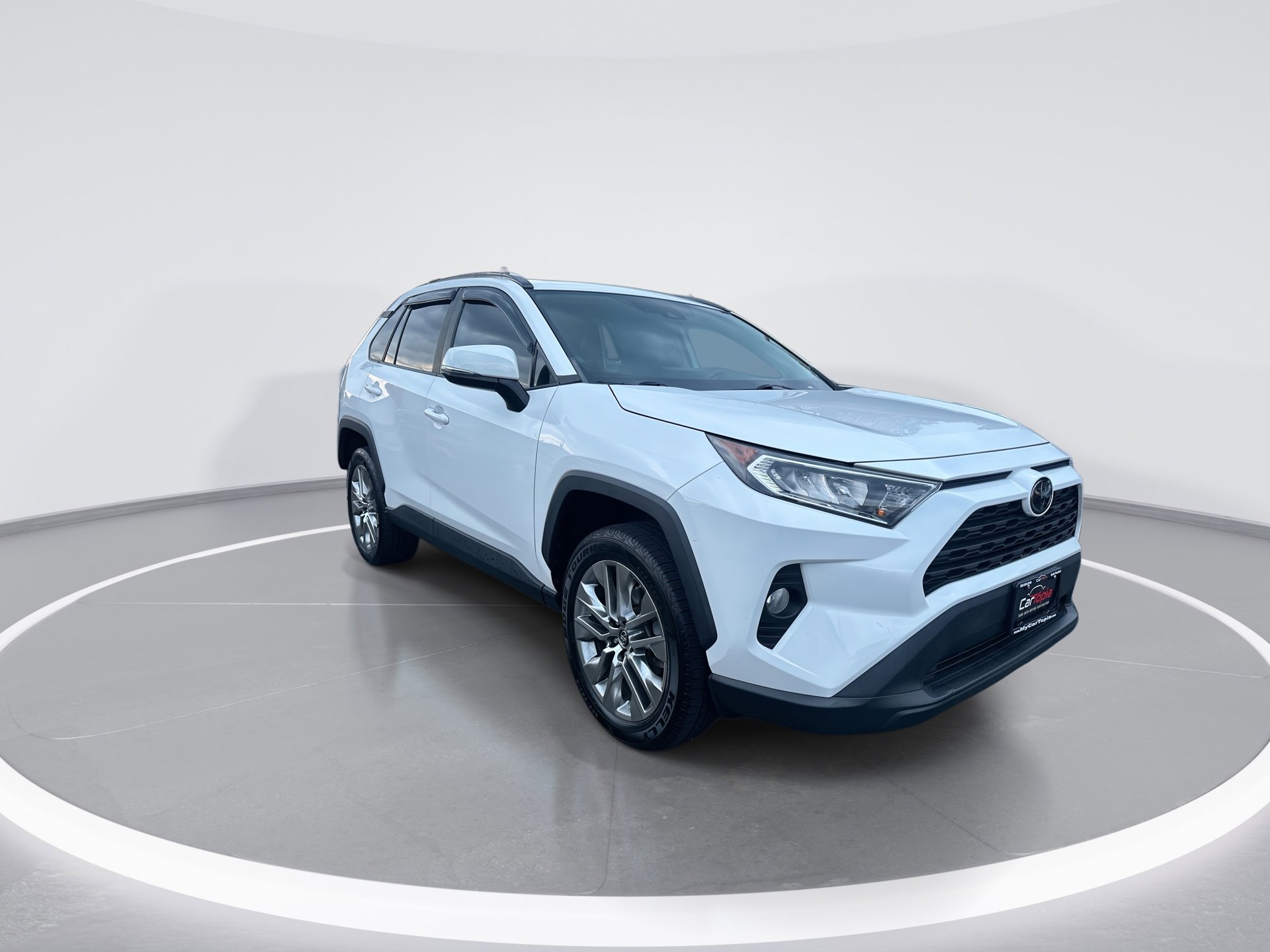 2019 Toyota RAV4 XLE Premium photo 2