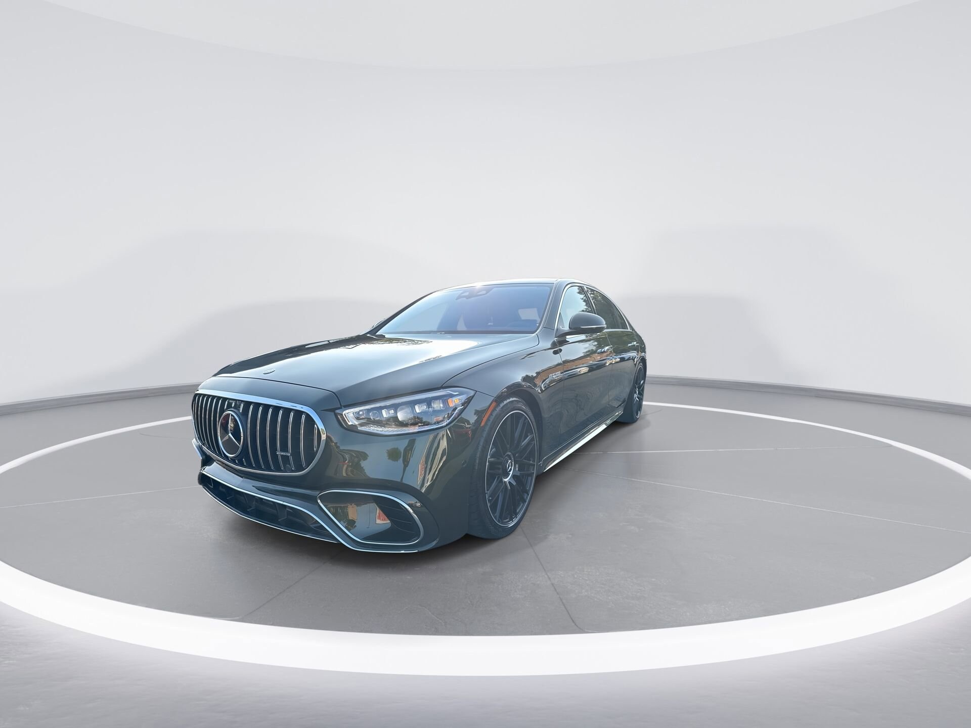 2024 Mercedes Benz S AMG 63 e 4MATIC photo 4