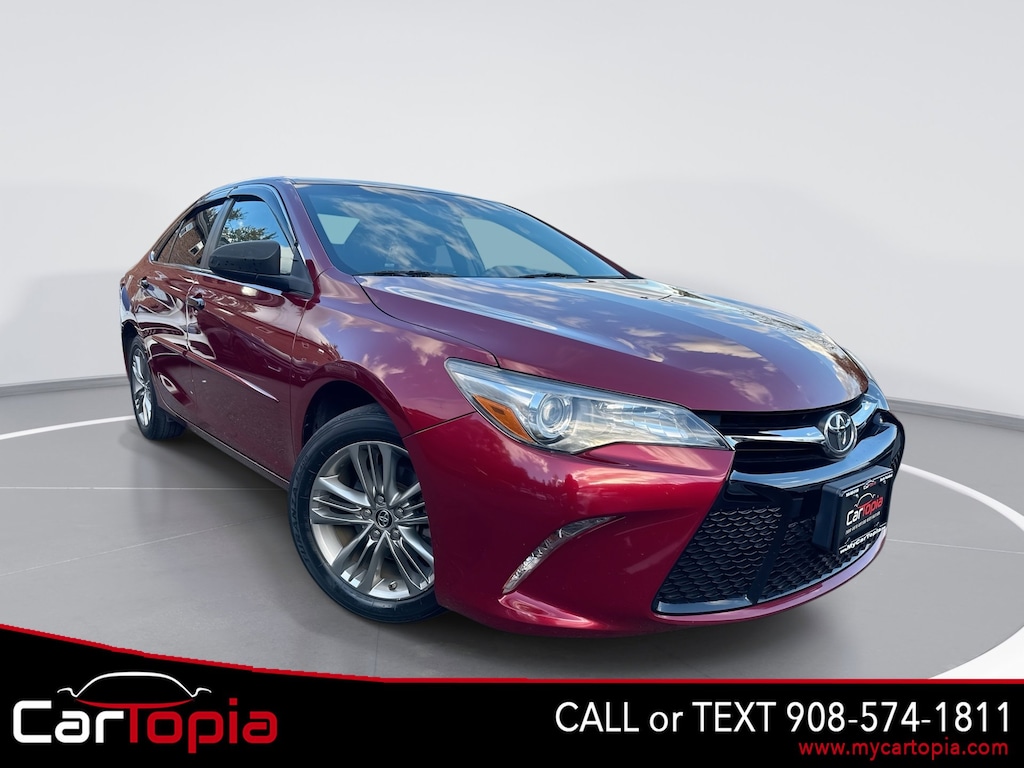 Used 2017 Toyota Camry SE Sedan