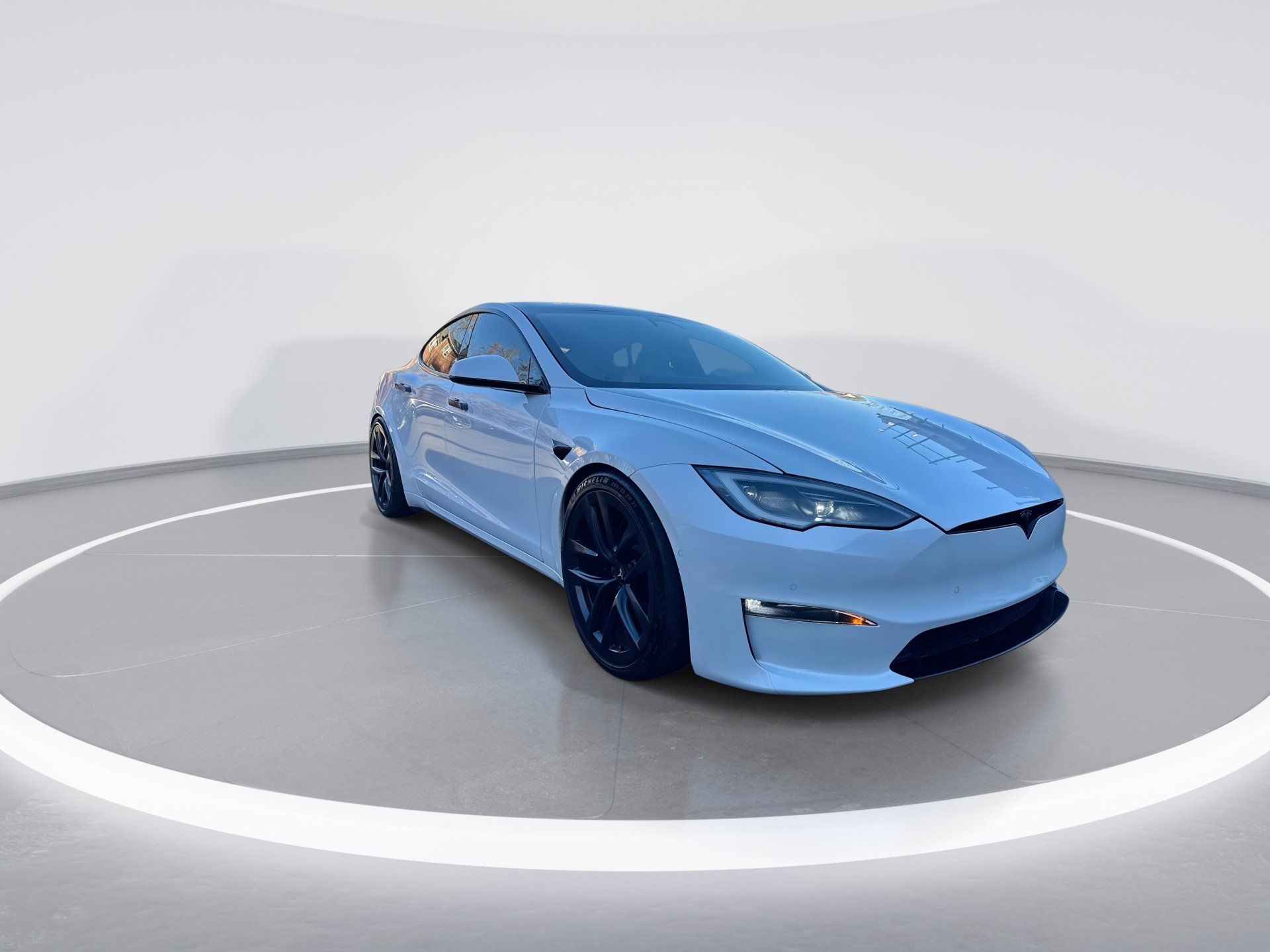 2022 Tesla Model S Plaid photo 2