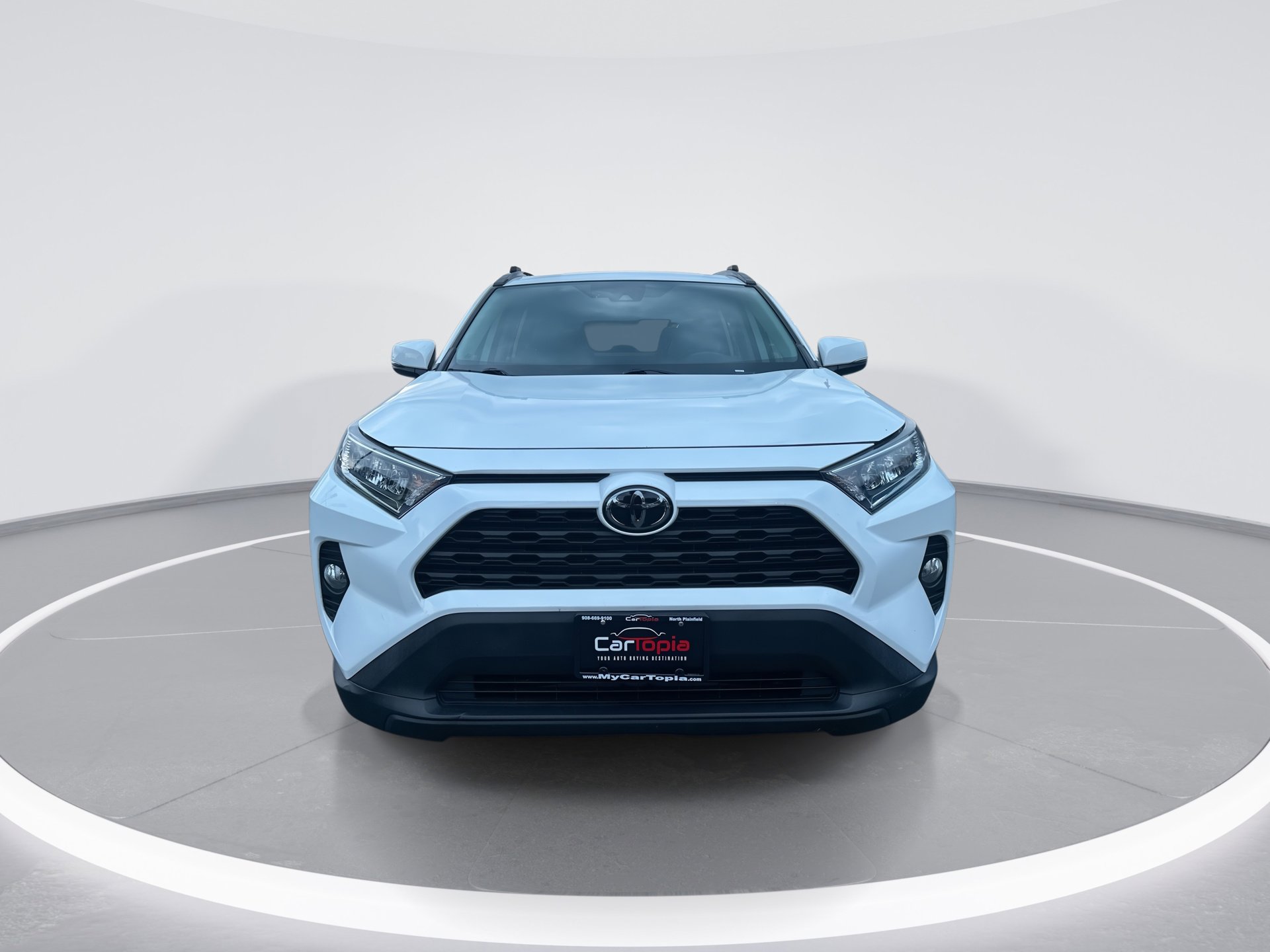 2019 Toyota RAV4 XLE Premium photo 3