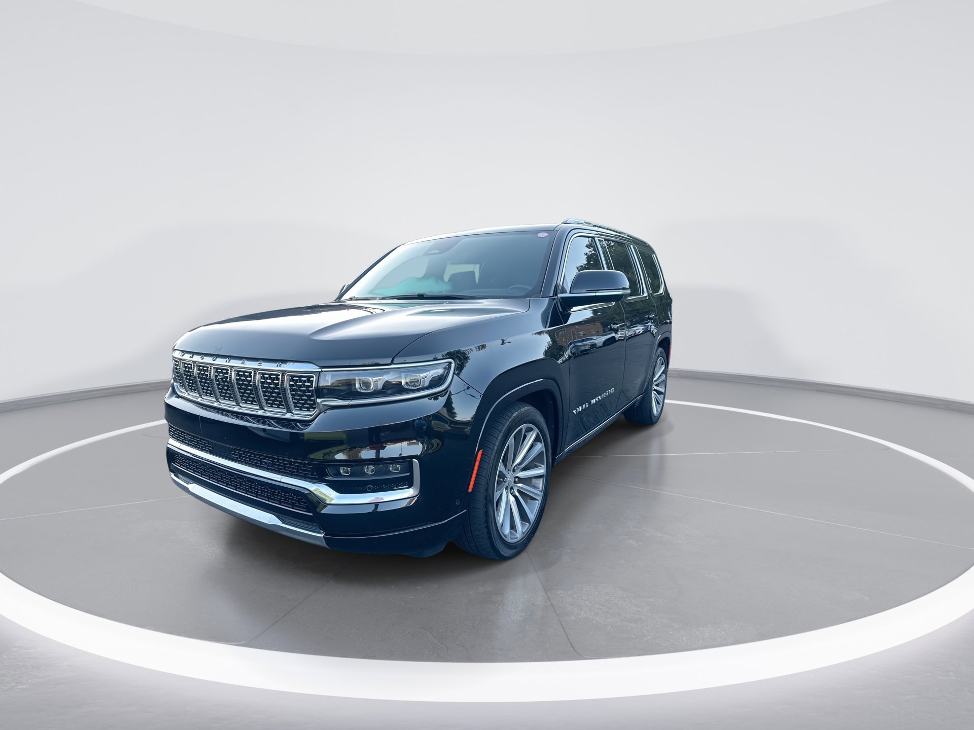 2023 Jeep Grand Wagoneer II photo 3