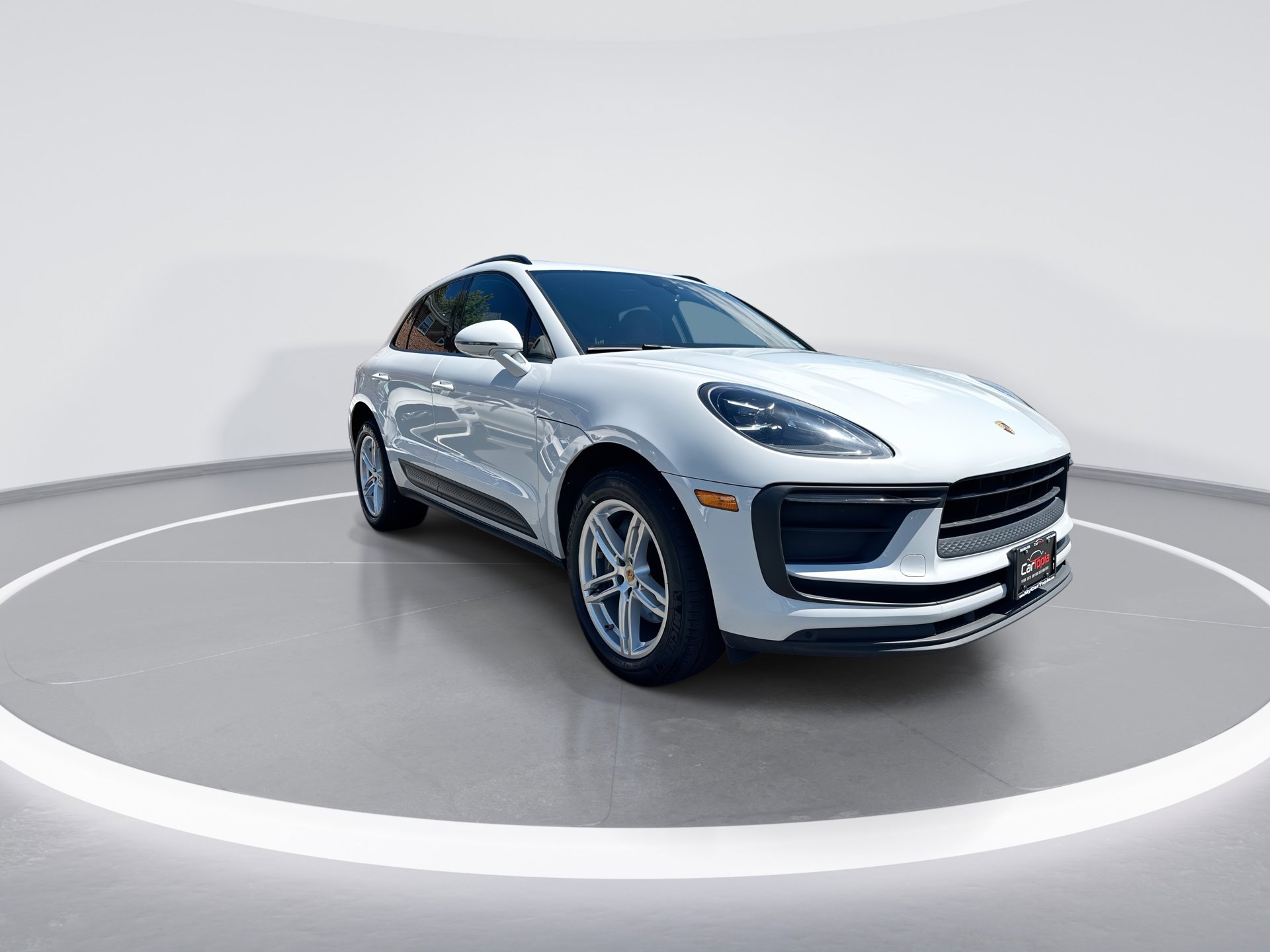 2022 Porsche Macan photo 2