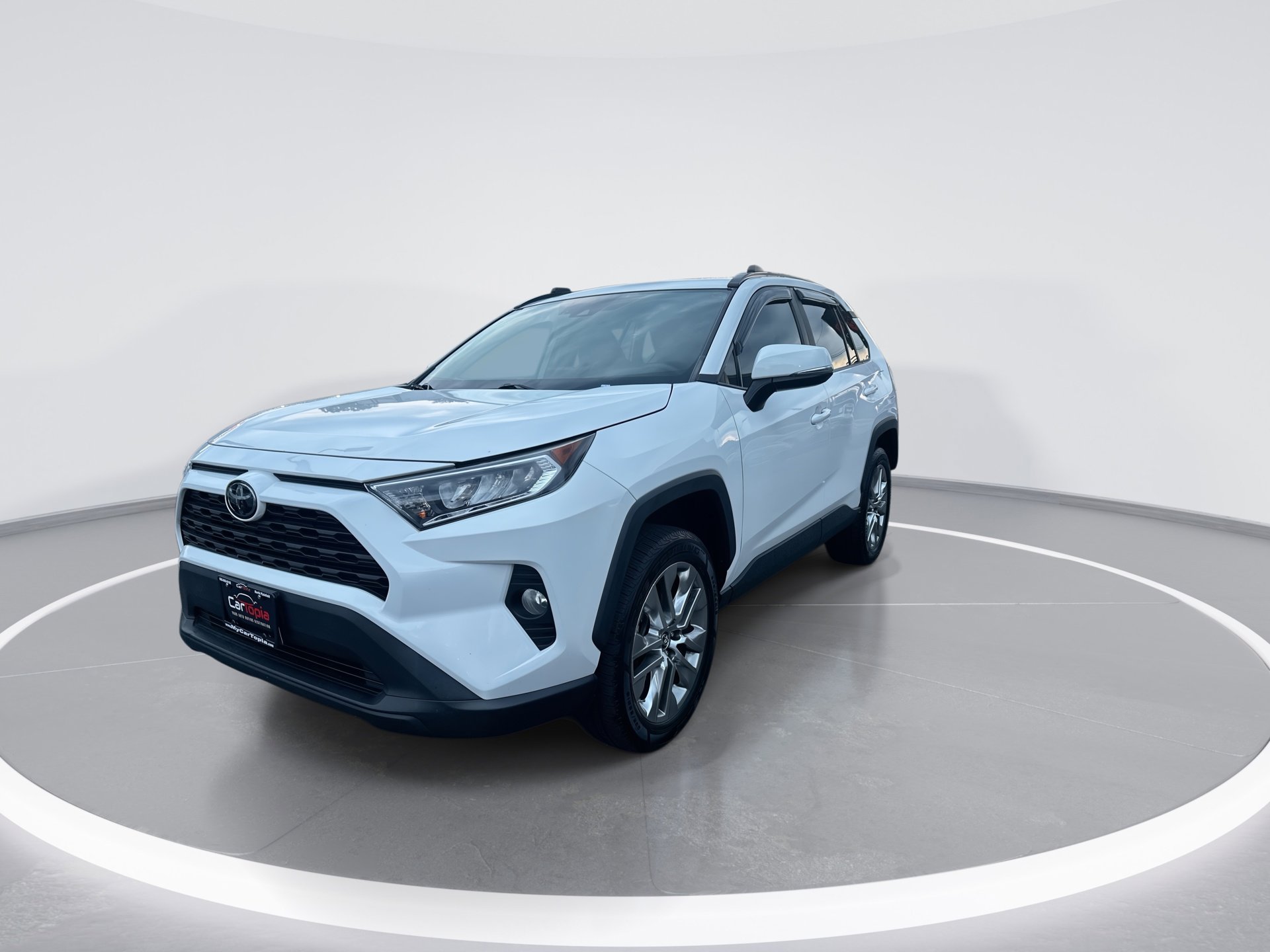 2019 Toyota RAV4 XLE Premium photo 4