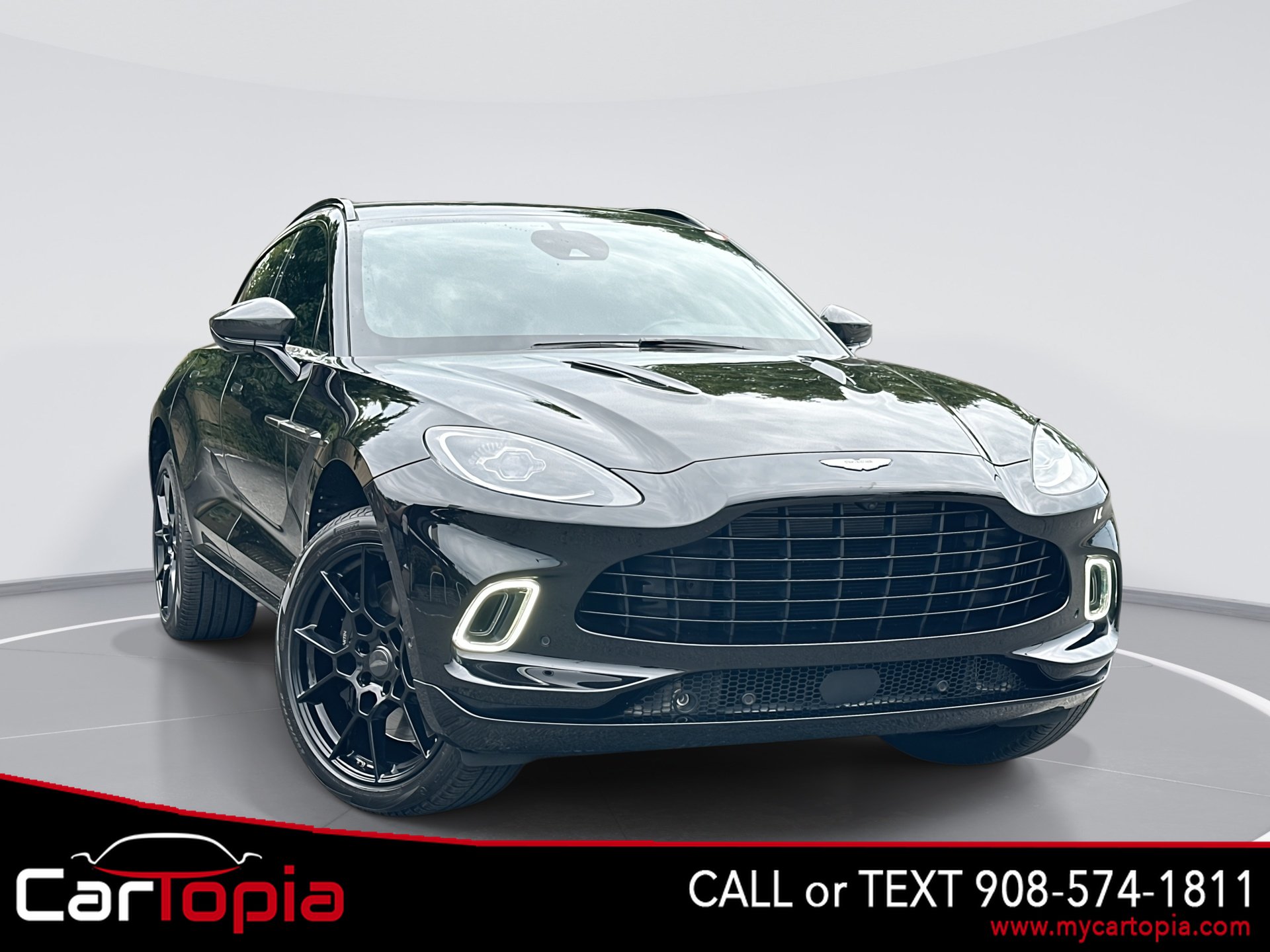 2021 Aston Martin DBX 4.0 V8 AWD's photo