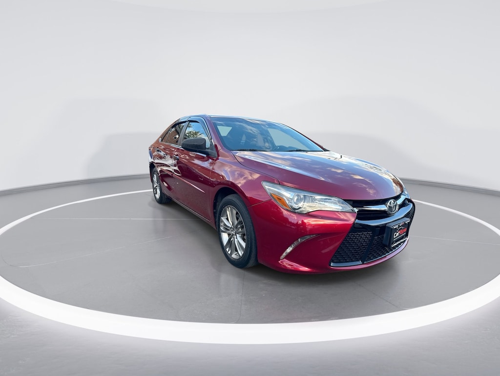 Used 2017 Toyota Camry SE Sedan