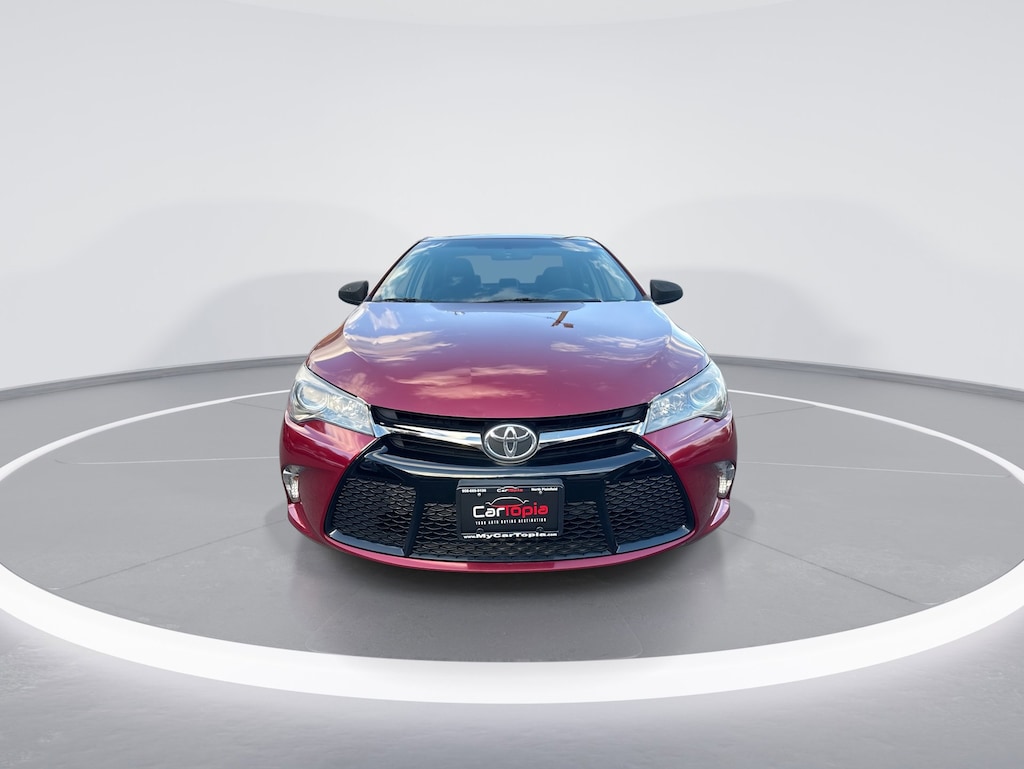 Used 2017 Toyota Camry SE Sedan