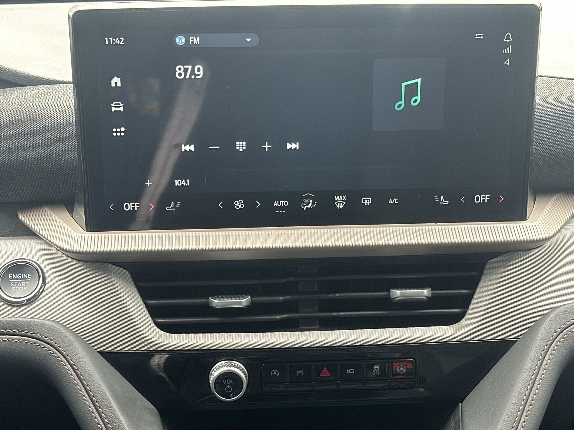 2025 Ford Explorer Active - Photo 17