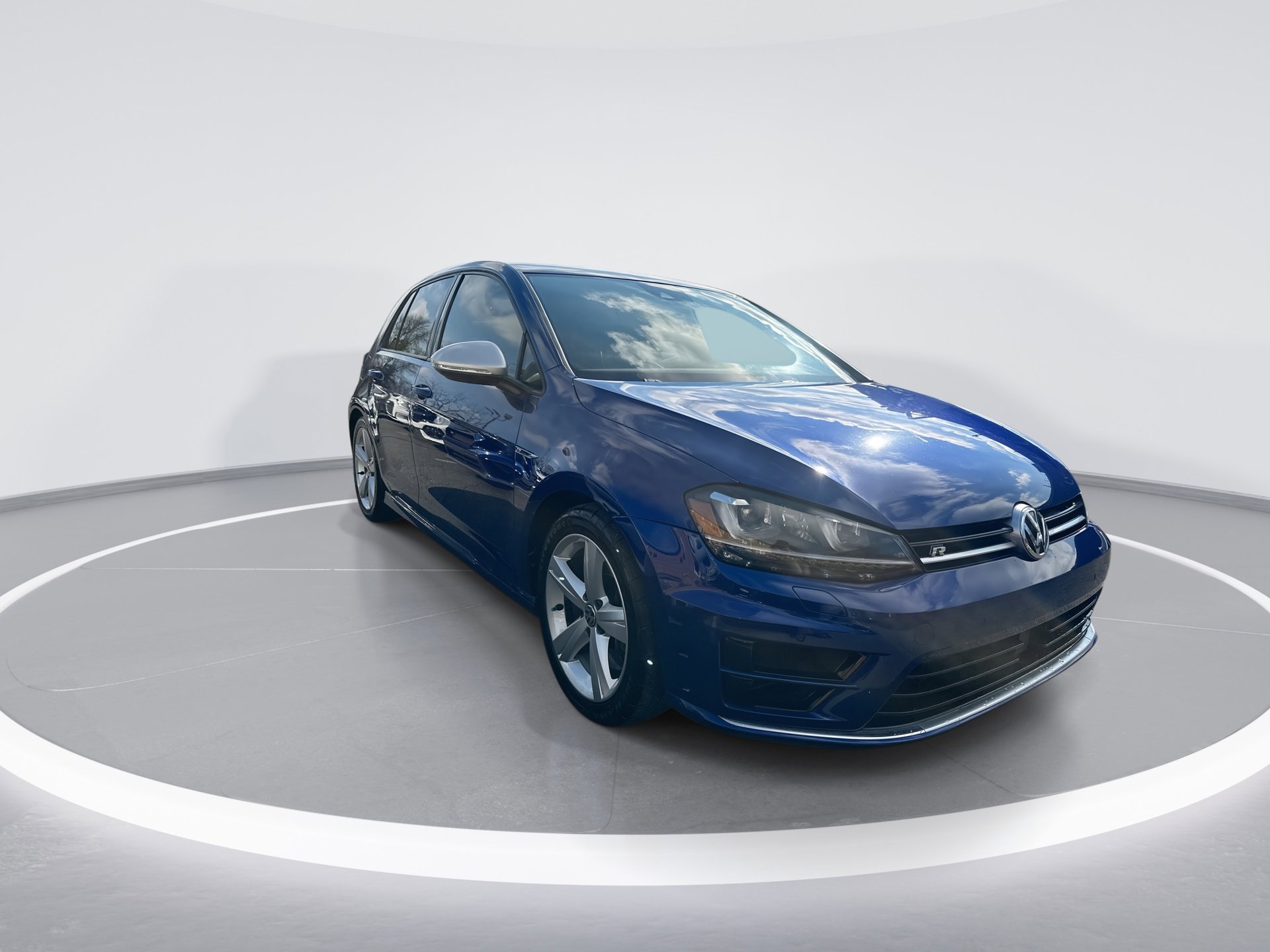 2016 Volkswagen Golf R photo 2