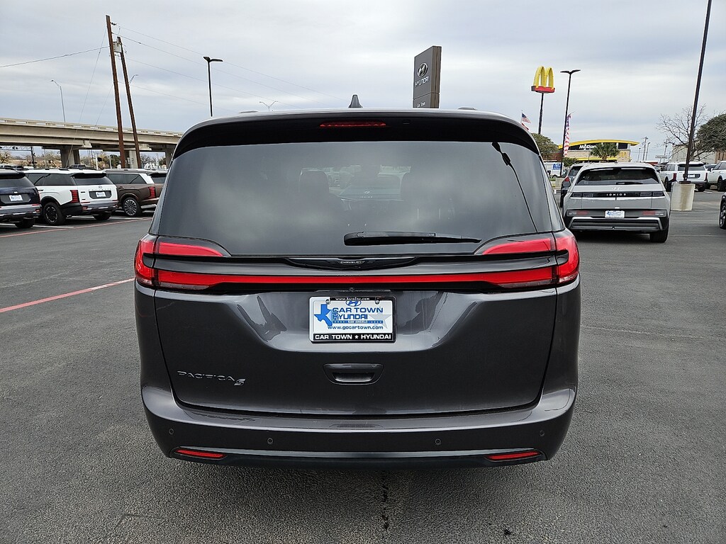 Used 2023 Chrysler Pacifica Touring L Front-Wheel Drive Passenger Van