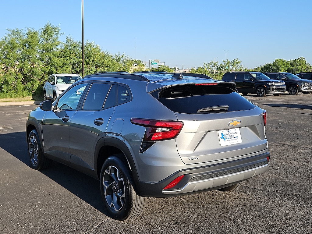 Used 2025 Chevrolet Trax LT Front-Wheel Drive