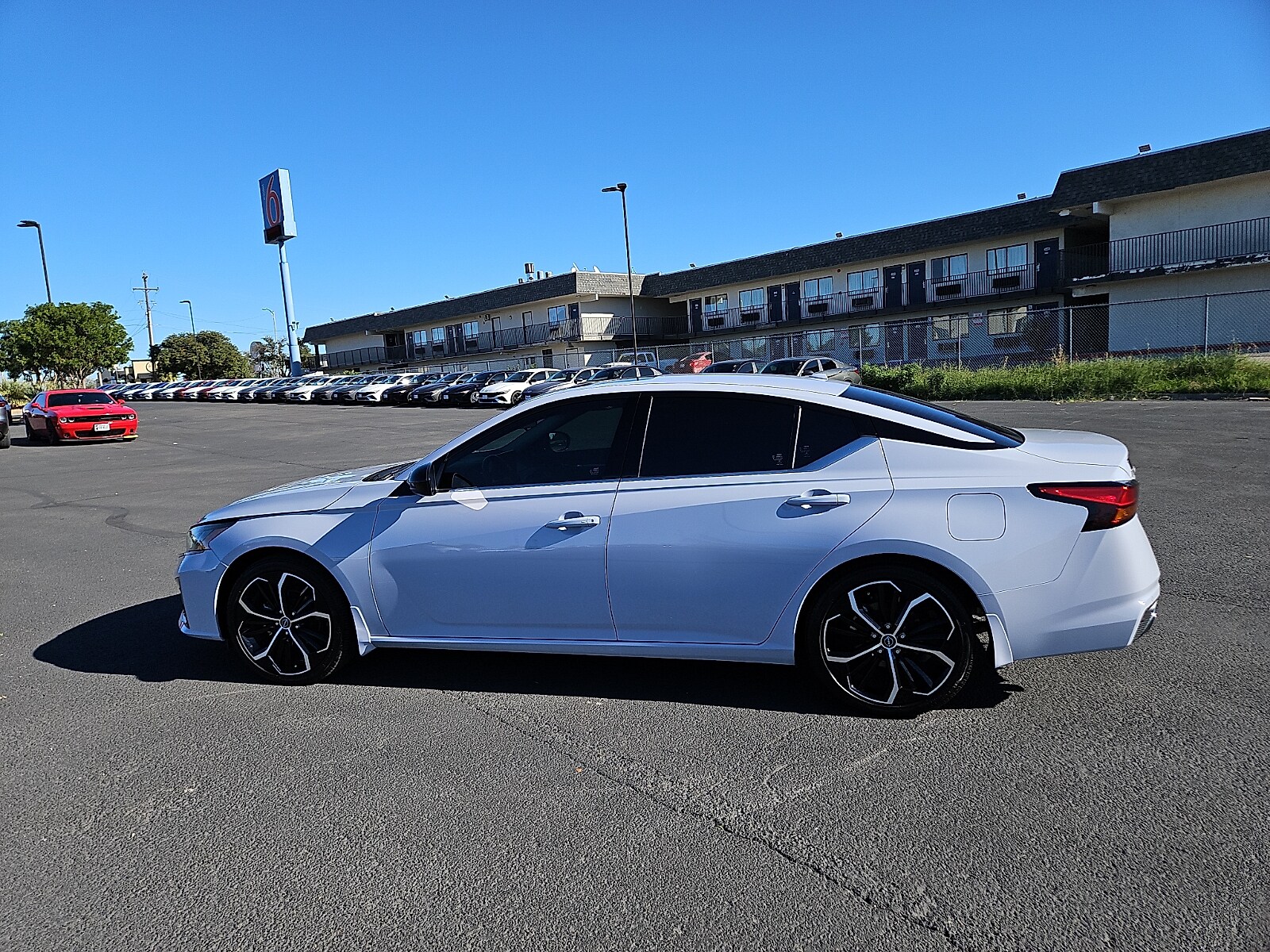 2024 Nissan Altima 2.5 SR photo 2