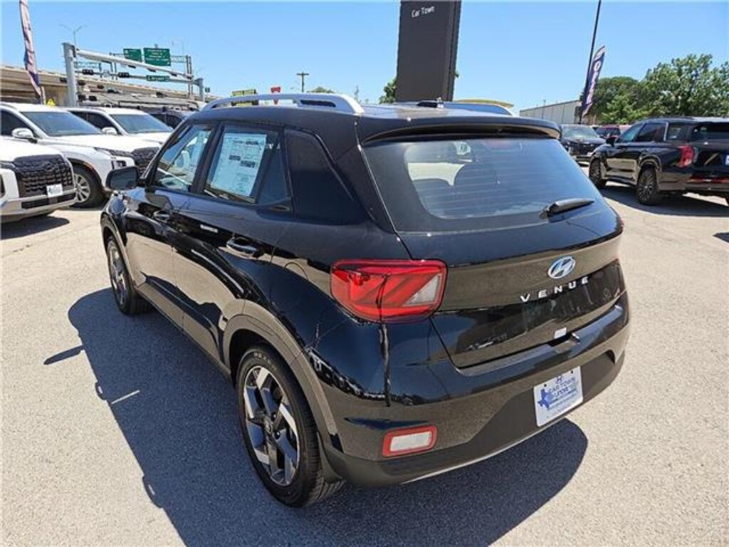 New 2025 Hyundai Venue SEL SUV