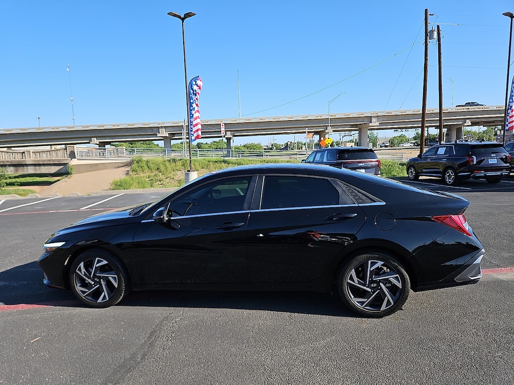 Used 2024 Hyundai Elantra Limited (IVT) Sedan