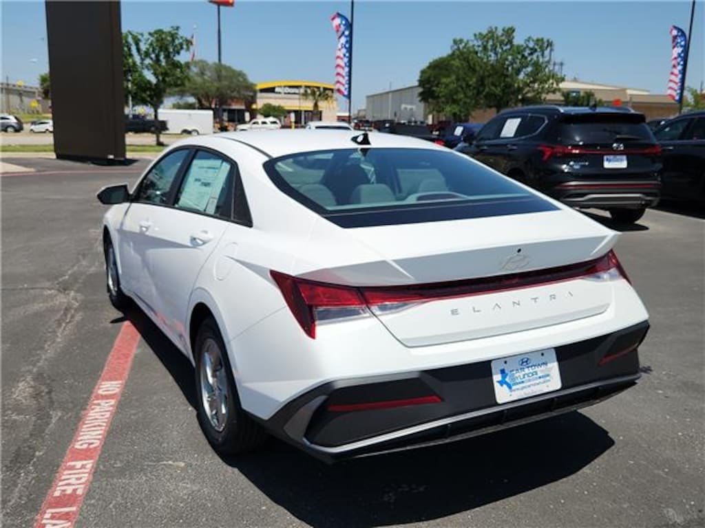 New 2026 Hyundai Elantra SE Sedan