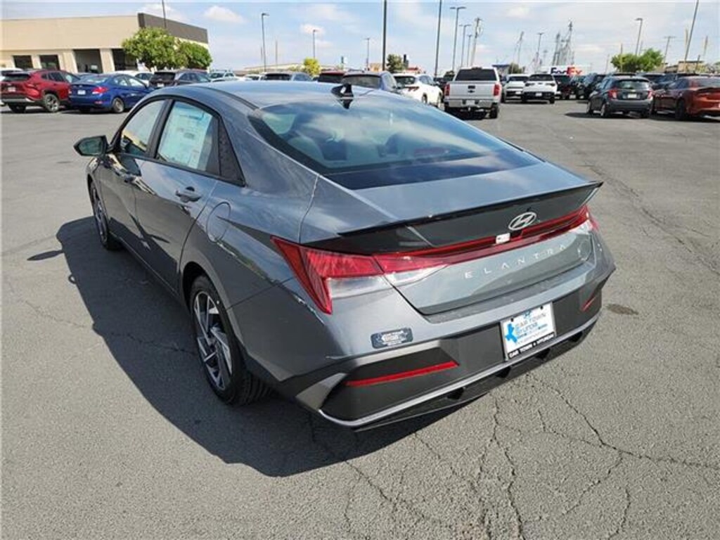 New 2025 Hyundai Elantra SEL Sport Sedan