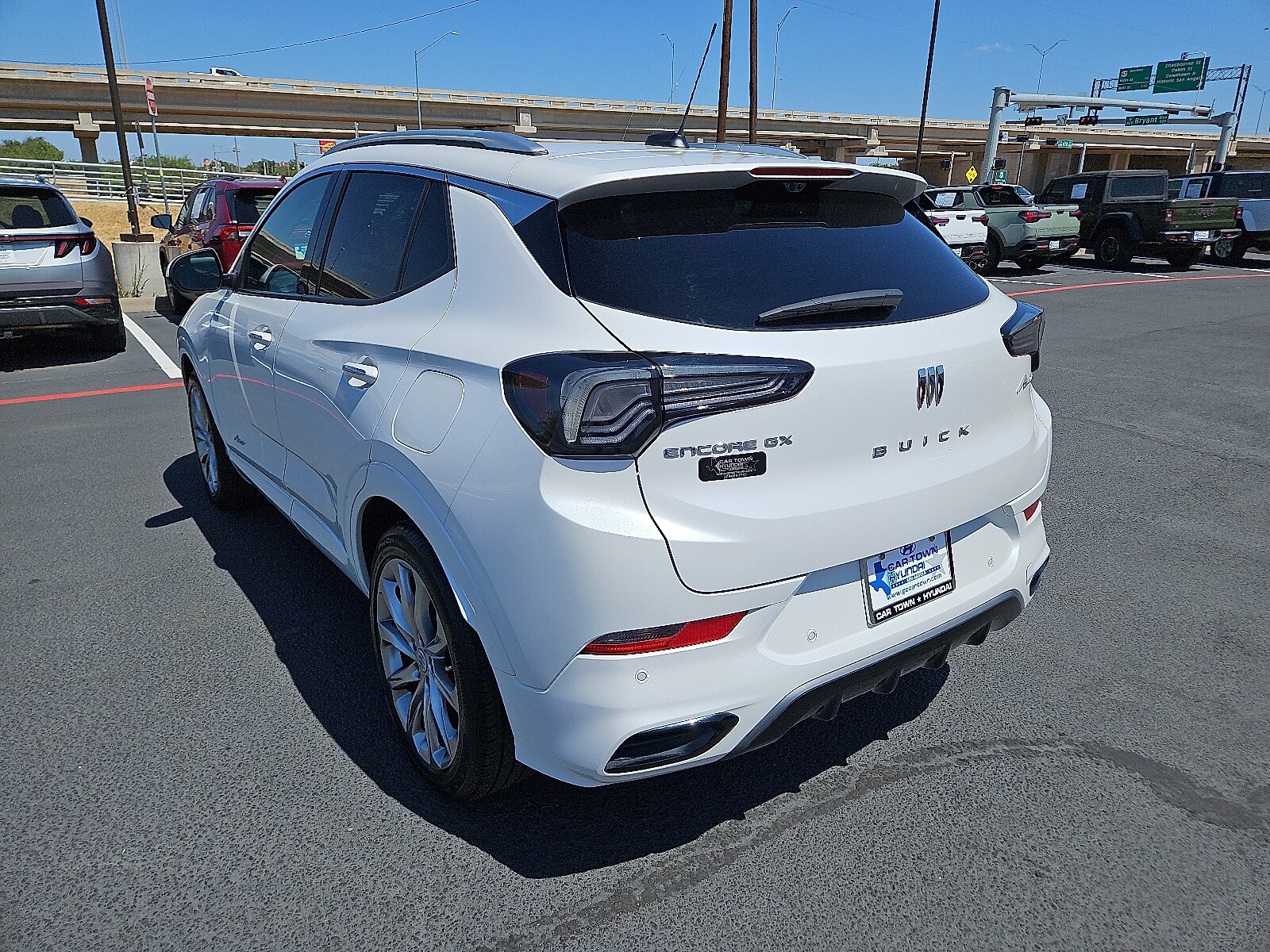 2024 Buick Encore GX Avenir photo 3