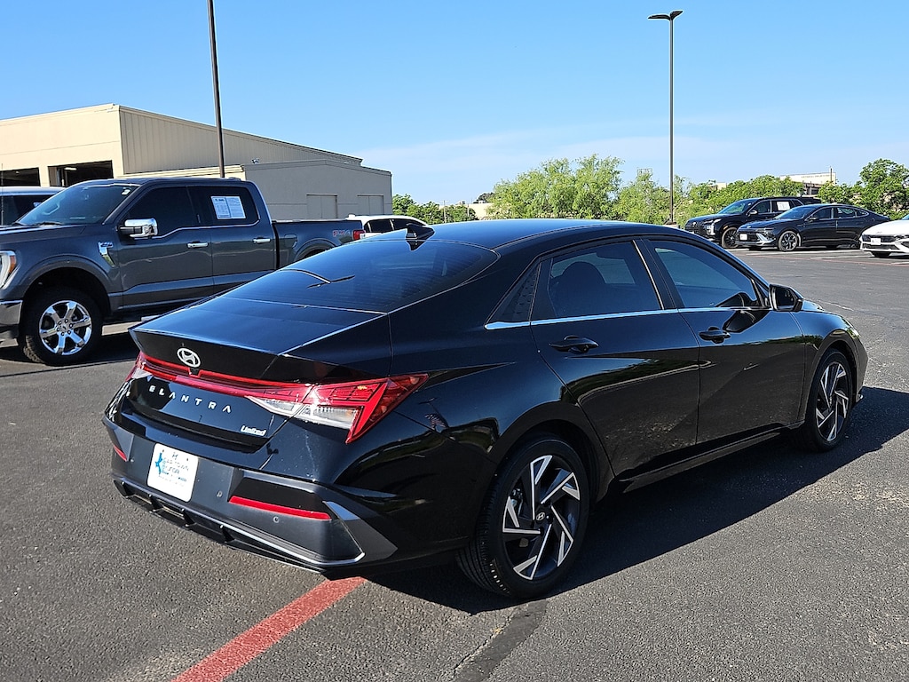Used 2024 Hyundai Elantra Limited (IVT) Sedan