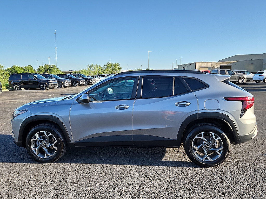 Used 2025 Chevrolet Trax LT Front-Wheel Drive