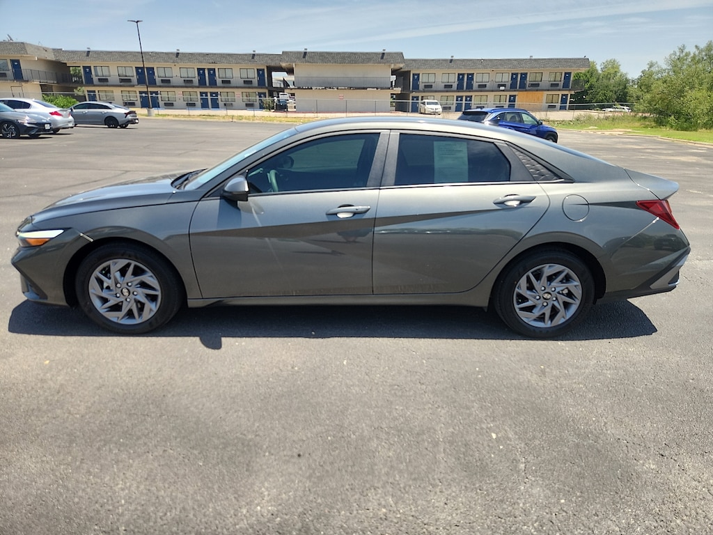 Used 2024 Hyundai Elantra SEL (IVT) Sedan