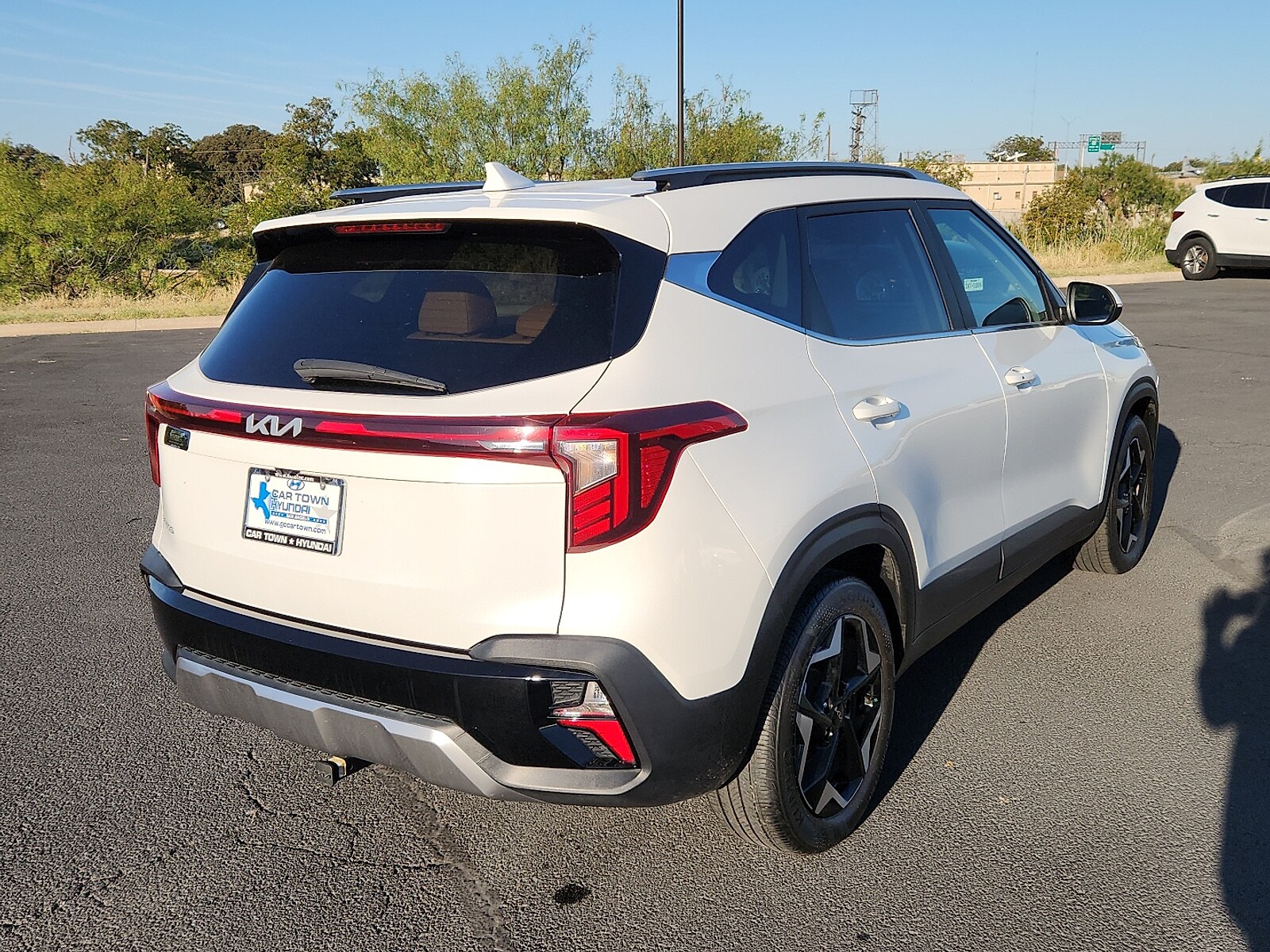 2024 Kia Seltos EX photo 2