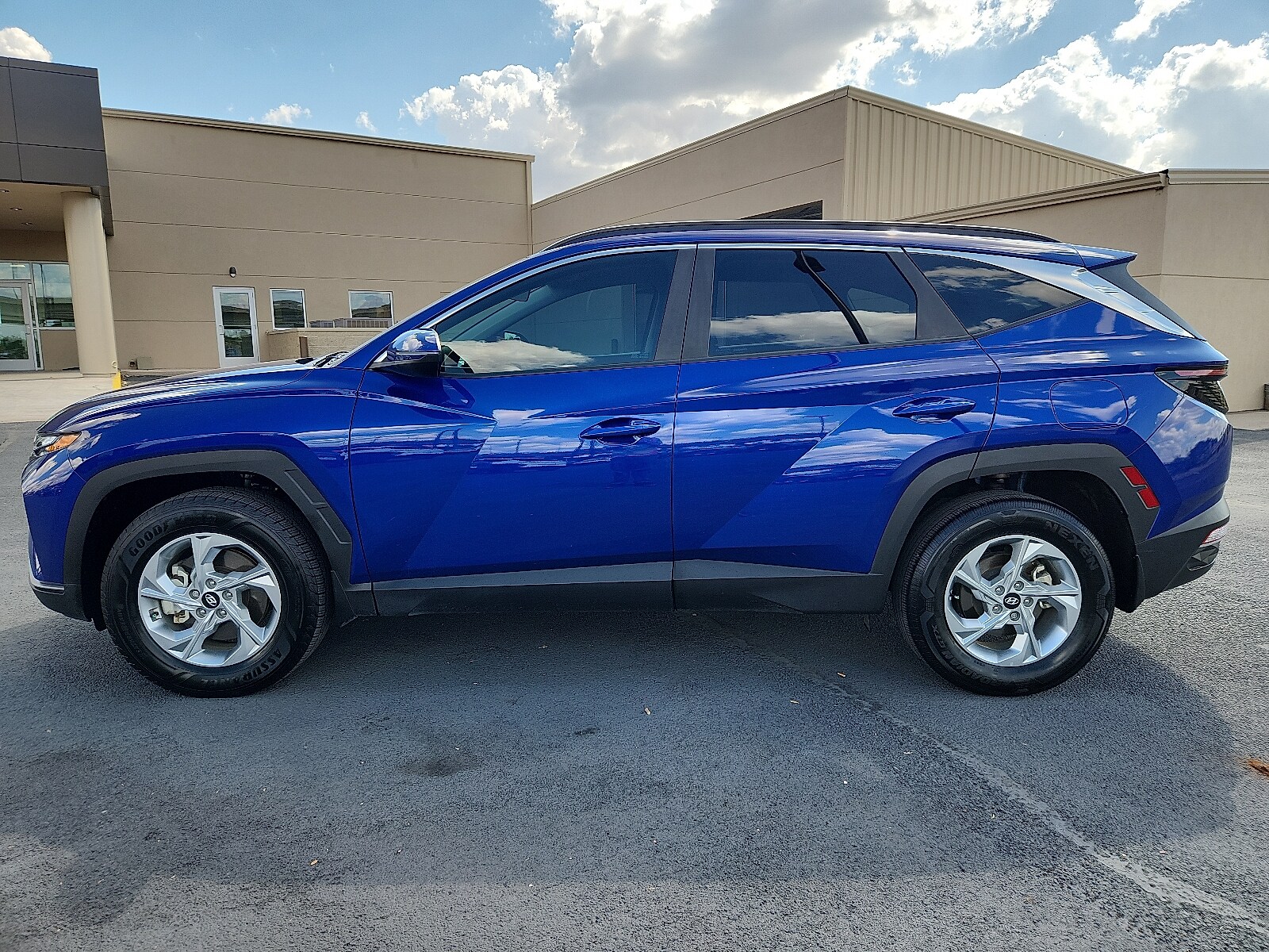 2023 Hyundai Tucson SEL photo 2