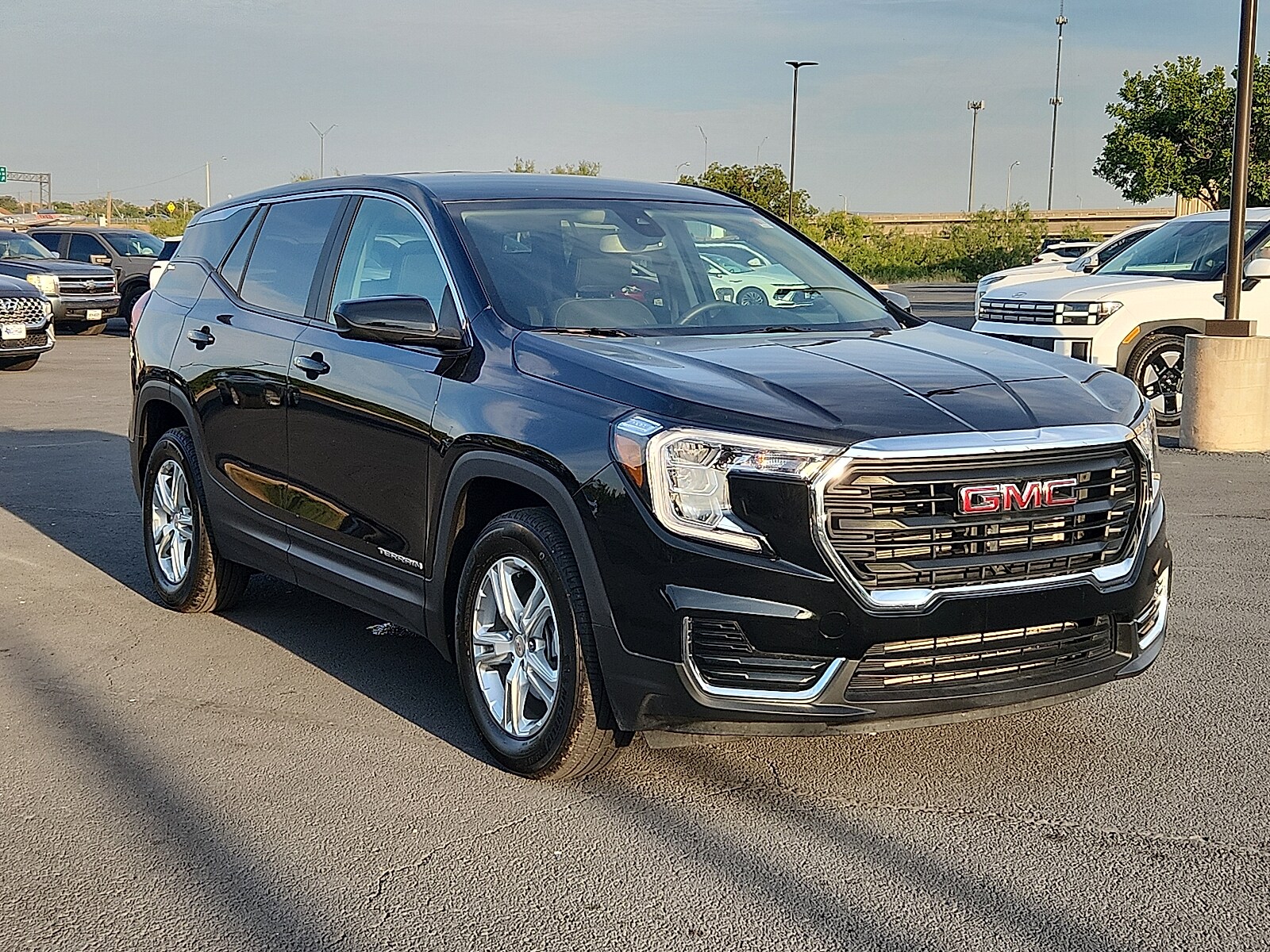 2024 Gmc Terrain SLE photo 2