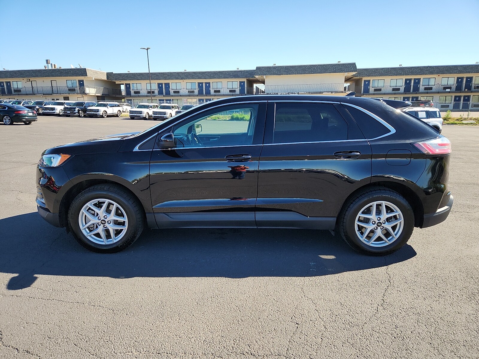 2024 Ford Edge SEL photo 2