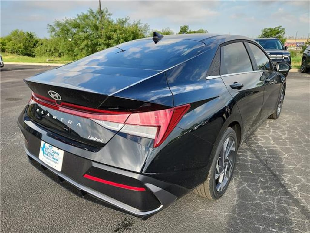 New 2026 Hyundai Elantra Limited Sedan