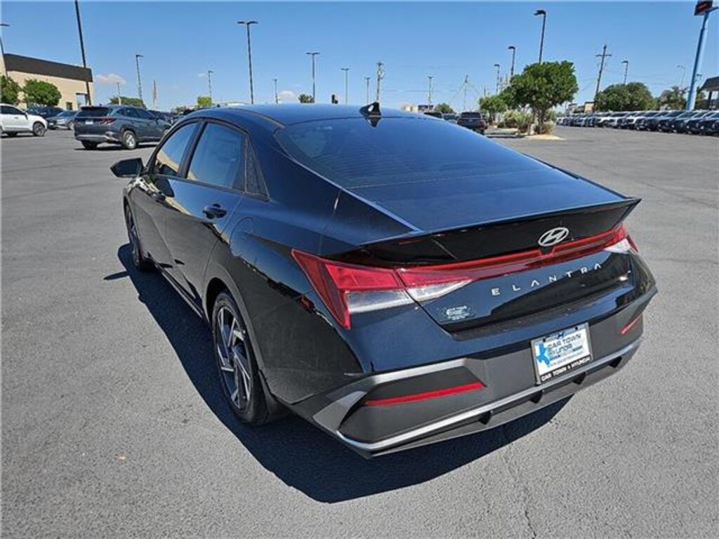 New 2025 Hyundai Elantra SEL Sport Sedan
