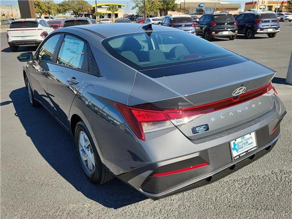 New 2026 Hyundai Elantra SE Sedan