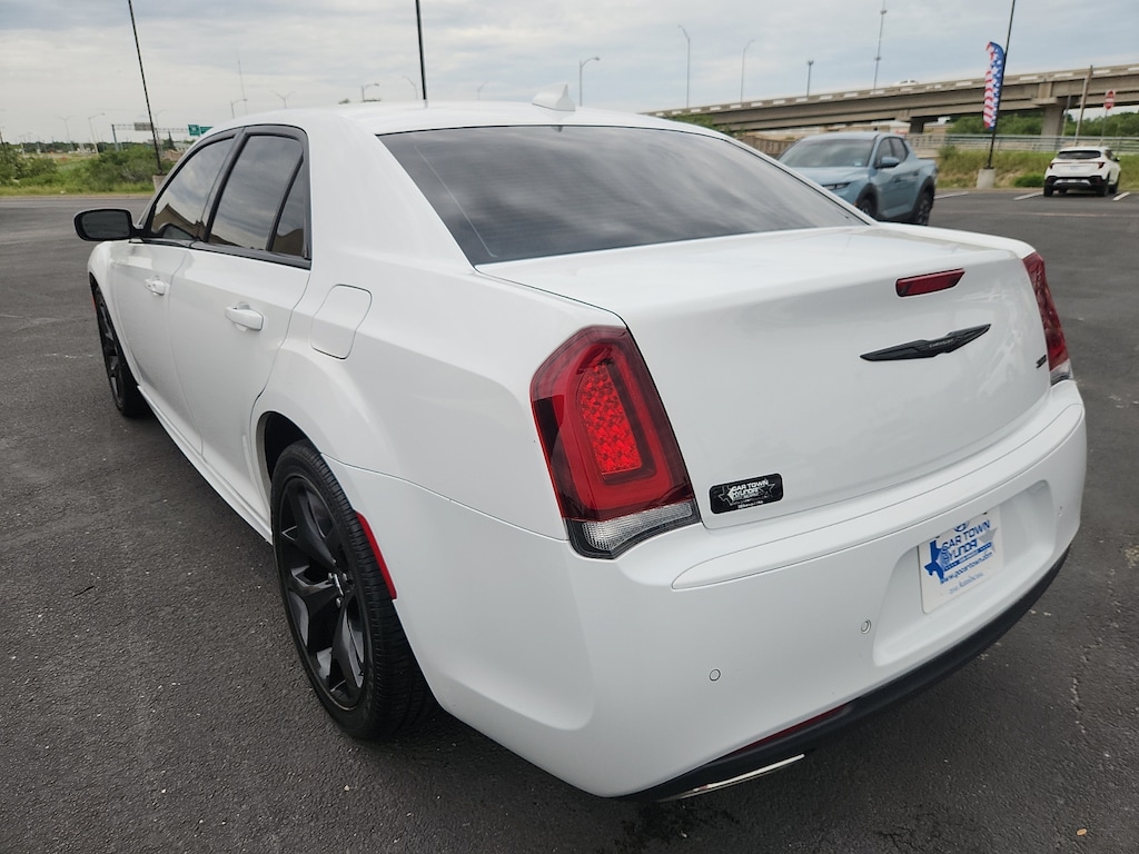 Used 2022 Chrysler 300 Touring L Rear-Wheel Drive Sedan