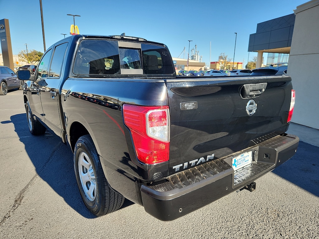 Used 2022 Nissan Titan S (A9) 4x2 Crew Cab 5.5 ft. box 139.8 in. WB
